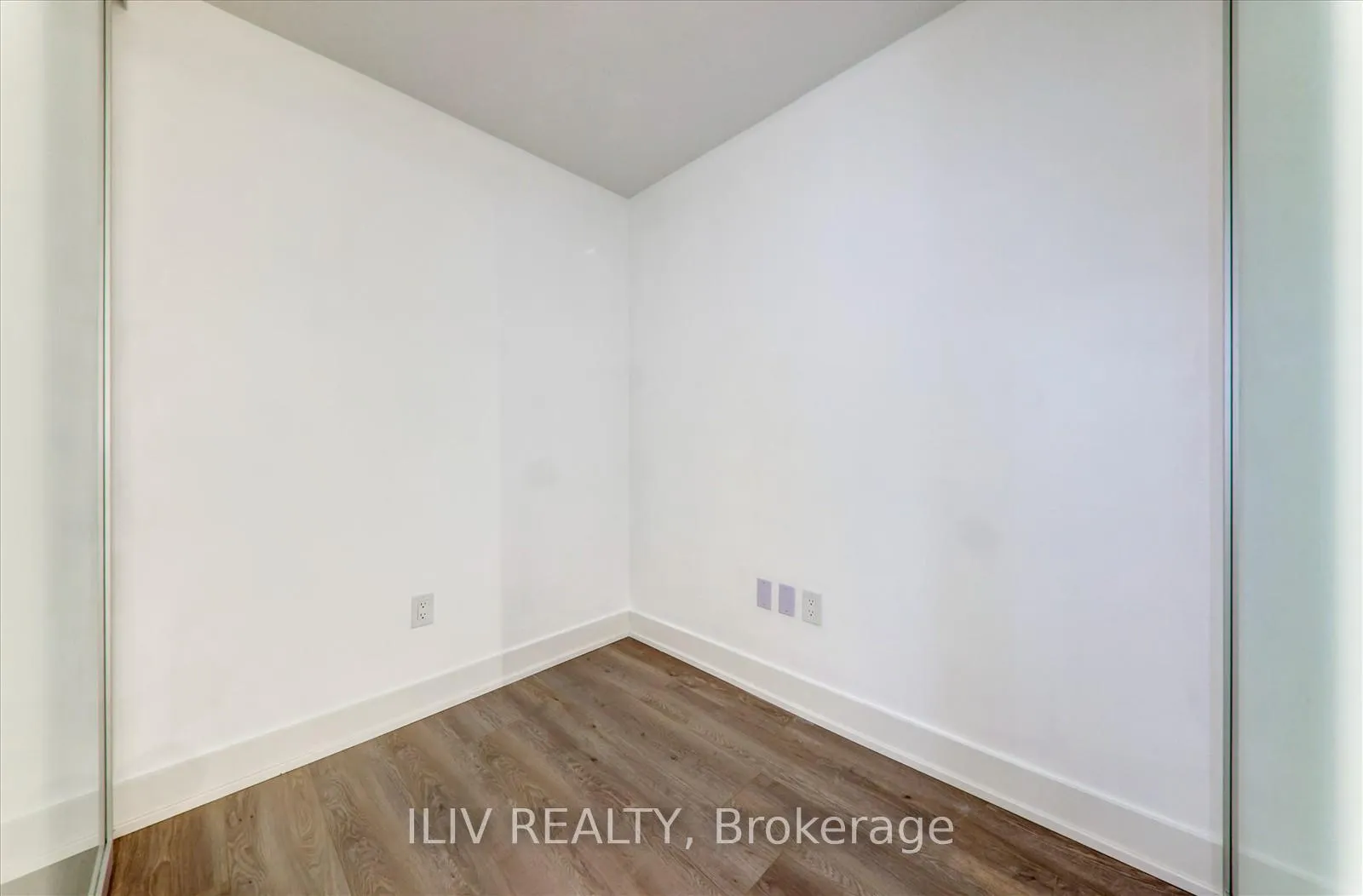 Photo 10 of Unit 1125, 8 Cedarland Drive, Markham, Unionville — HOMEH