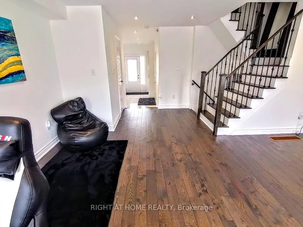 Photo 5 of 51 Devineridge Avenue, Ajax, Central East — HOMEH