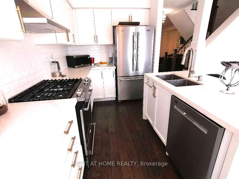 Photo 16 of 51 Devineridge Avenue, Ajax, Central East — HOMEH