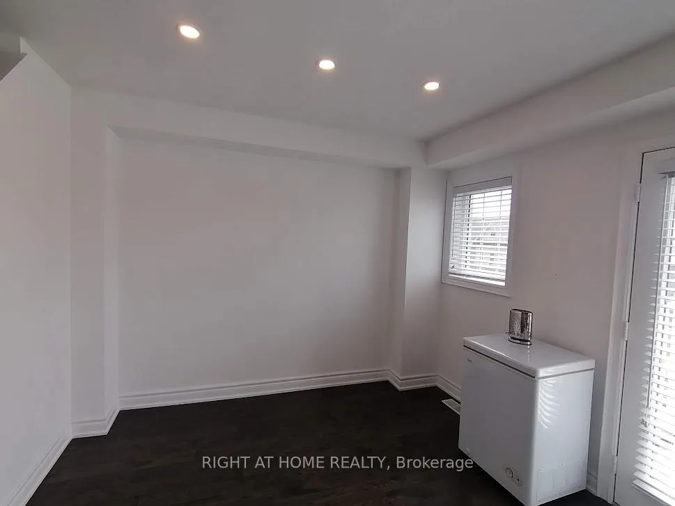 Photo 17 of 51 Devineridge Avenue, Ajax, Central East — HOMEH