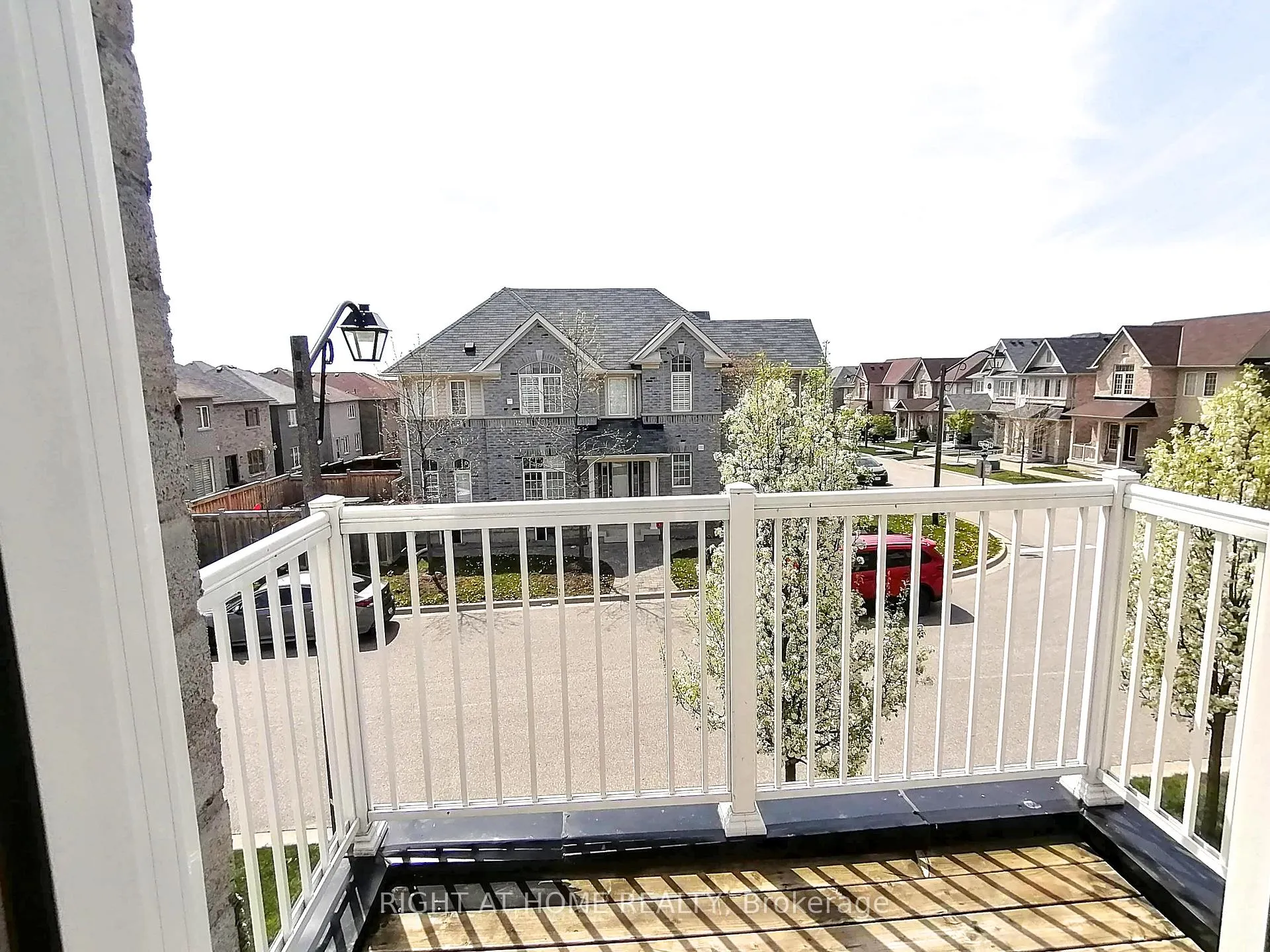 Photo 18 of 51 Devineridge Avenue, Ajax, Central East — HOMEH