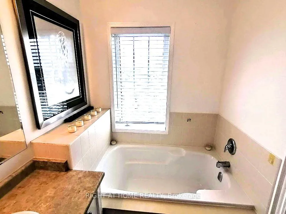 Photo 23 of 51 Devineridge Avenue, Ajax, Central East — HOMEH