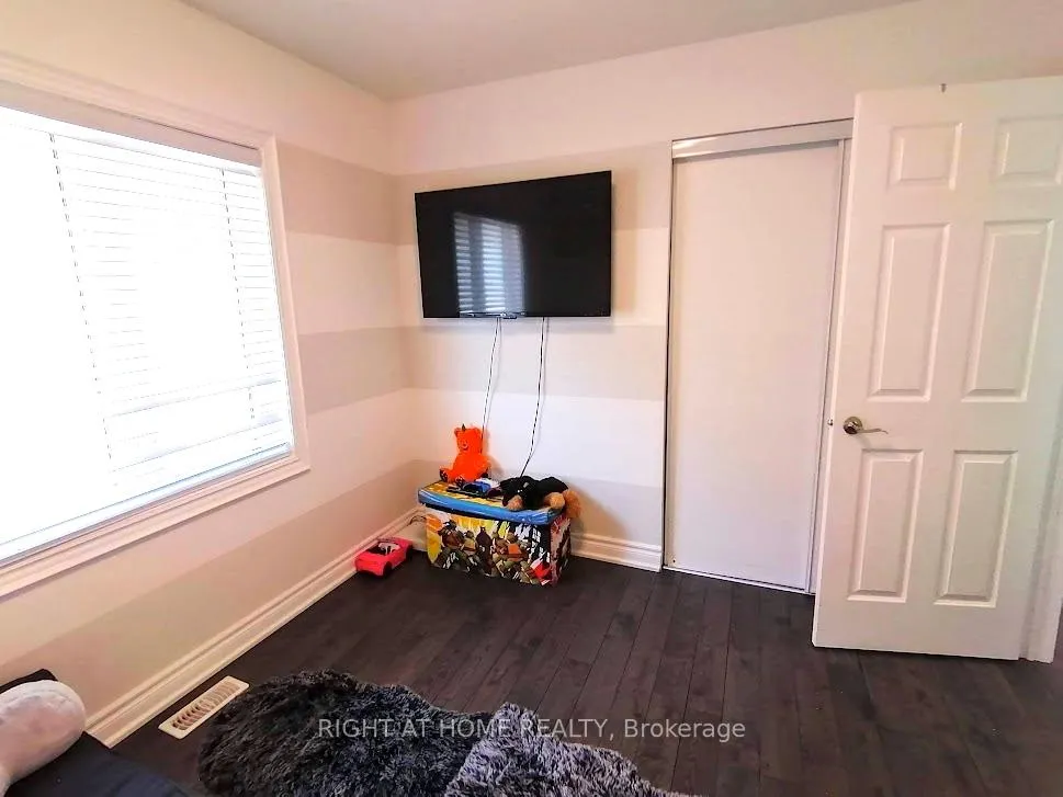 Photo 25 of 51 Devineridge Avenue, Ajax, Central East — HOMEH