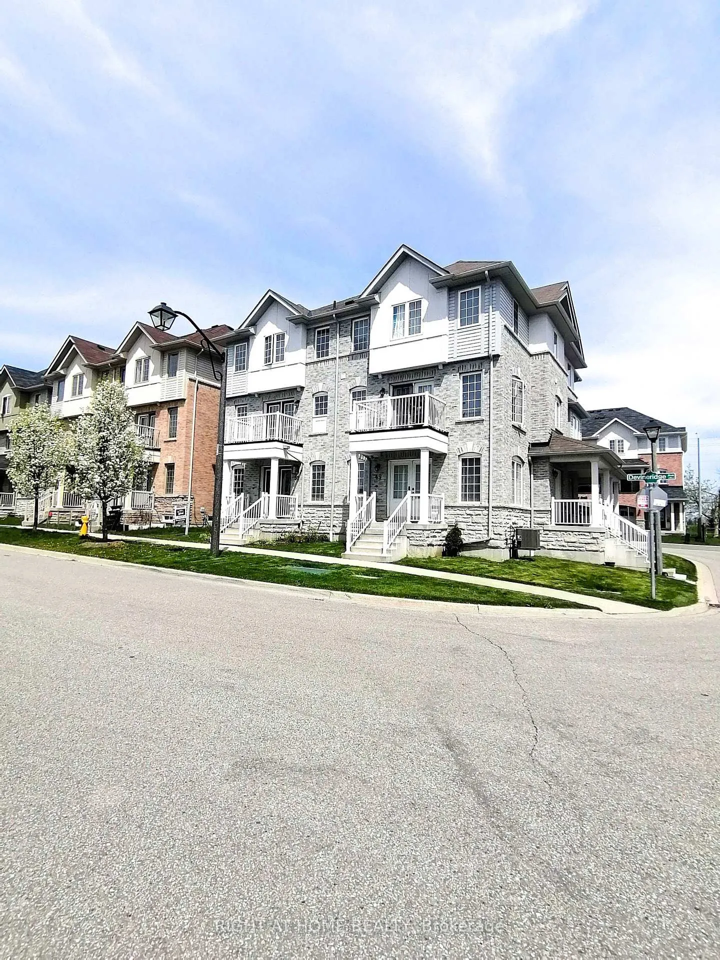 Photo 32 of 51 Devineridge Avenue, Ajax, Central East — HOMEH