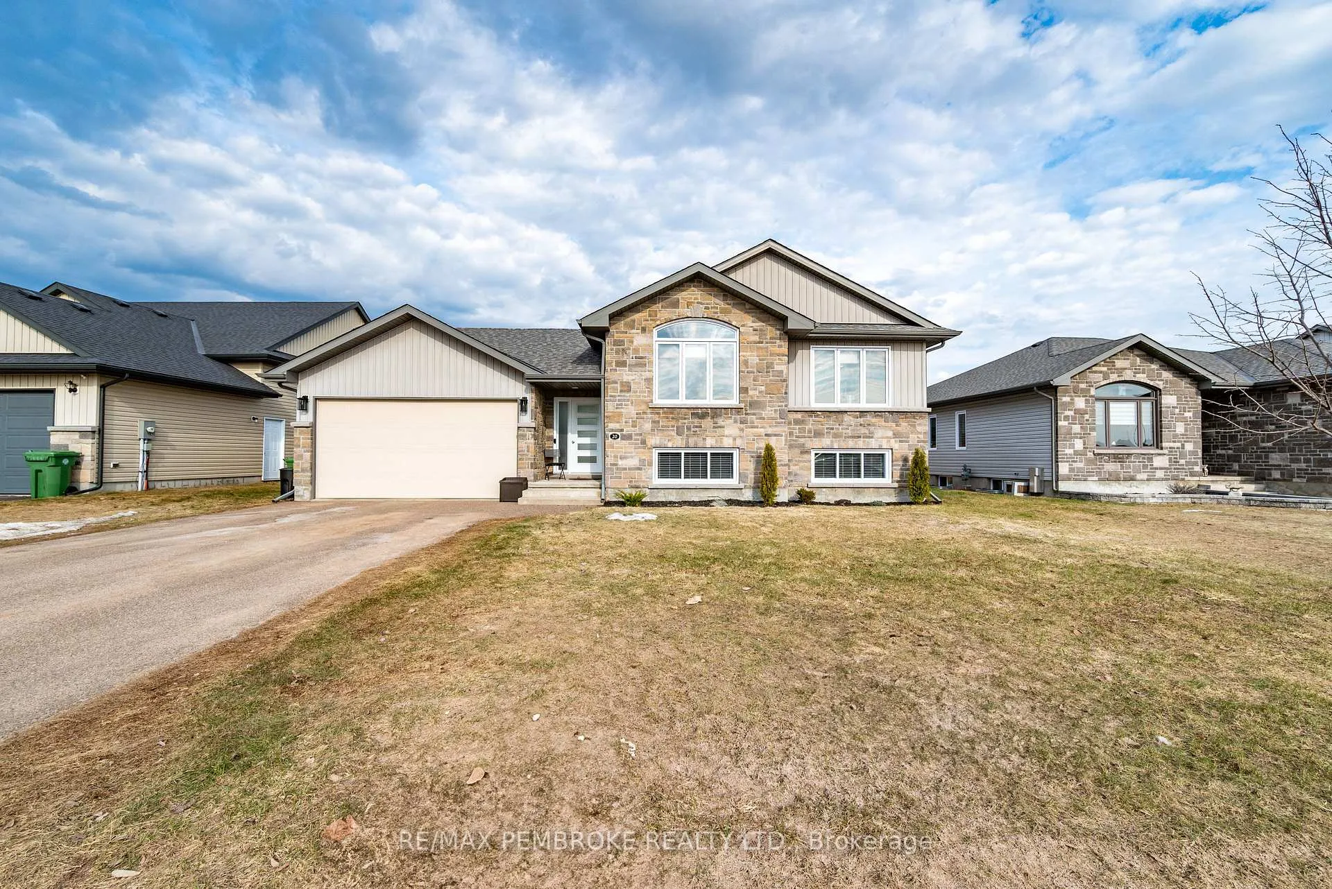 Photo 1 of 20 Liam Street, Petawawa — HOMEH