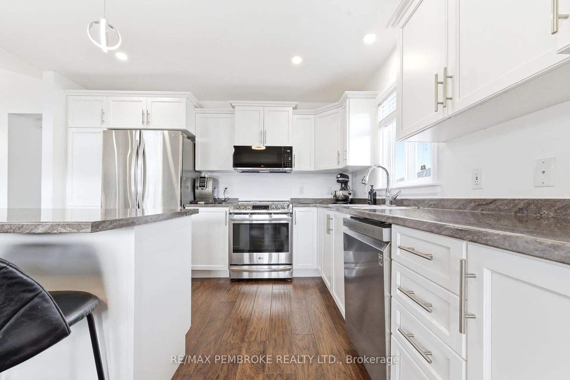 Photo 9 of 20 Liam Street, Petawawa — HOMEH
