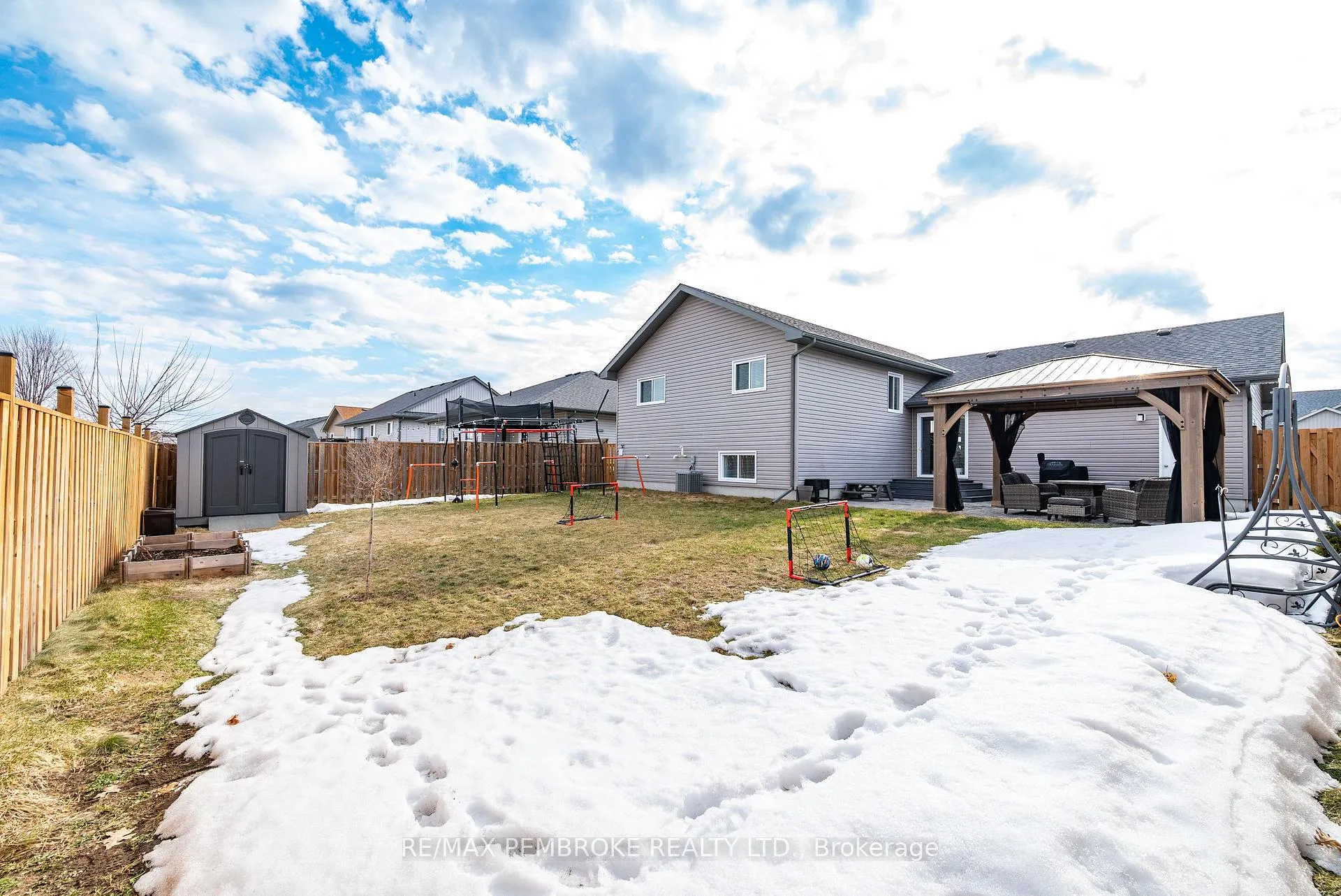 Photo 45 of 20 Liam Street, Petawawa — HOMEH