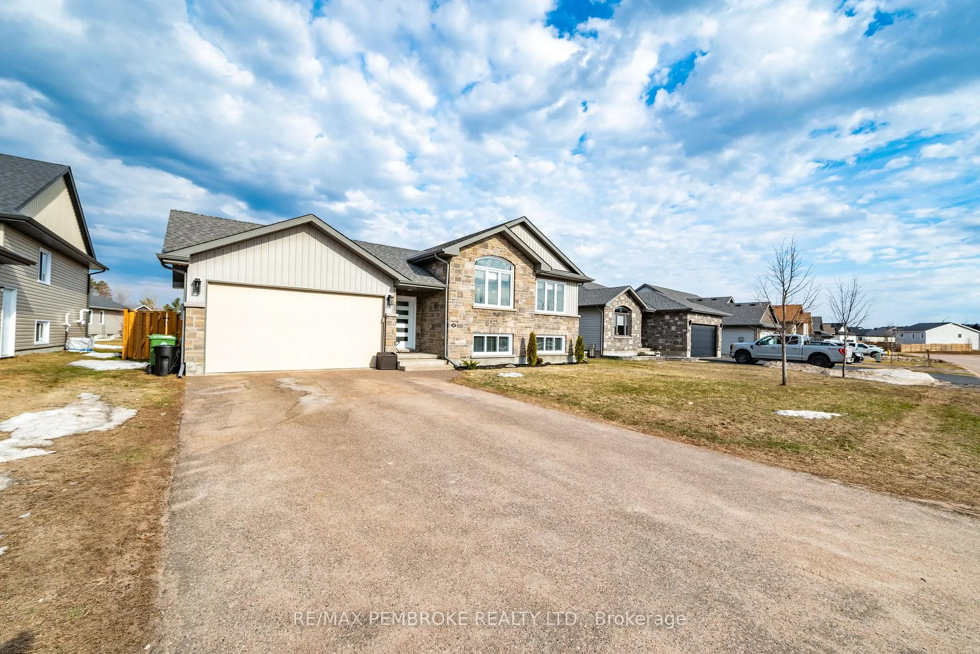 Photo 46 of 20 Liam Street, Petawawa — HOMEH
