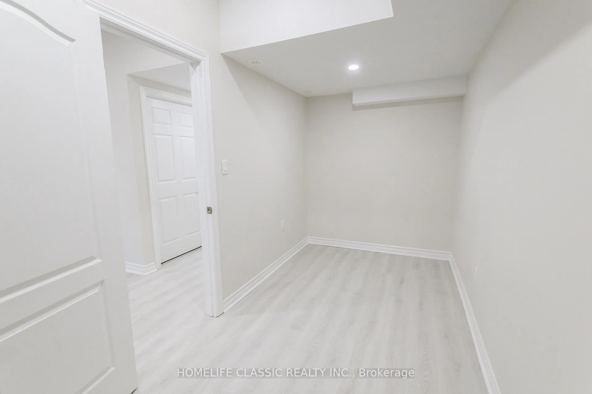 Photo 6 of Unit First Floor #2, 2915 Bur Oak Avenue, Markham, Cornell — HOMEH