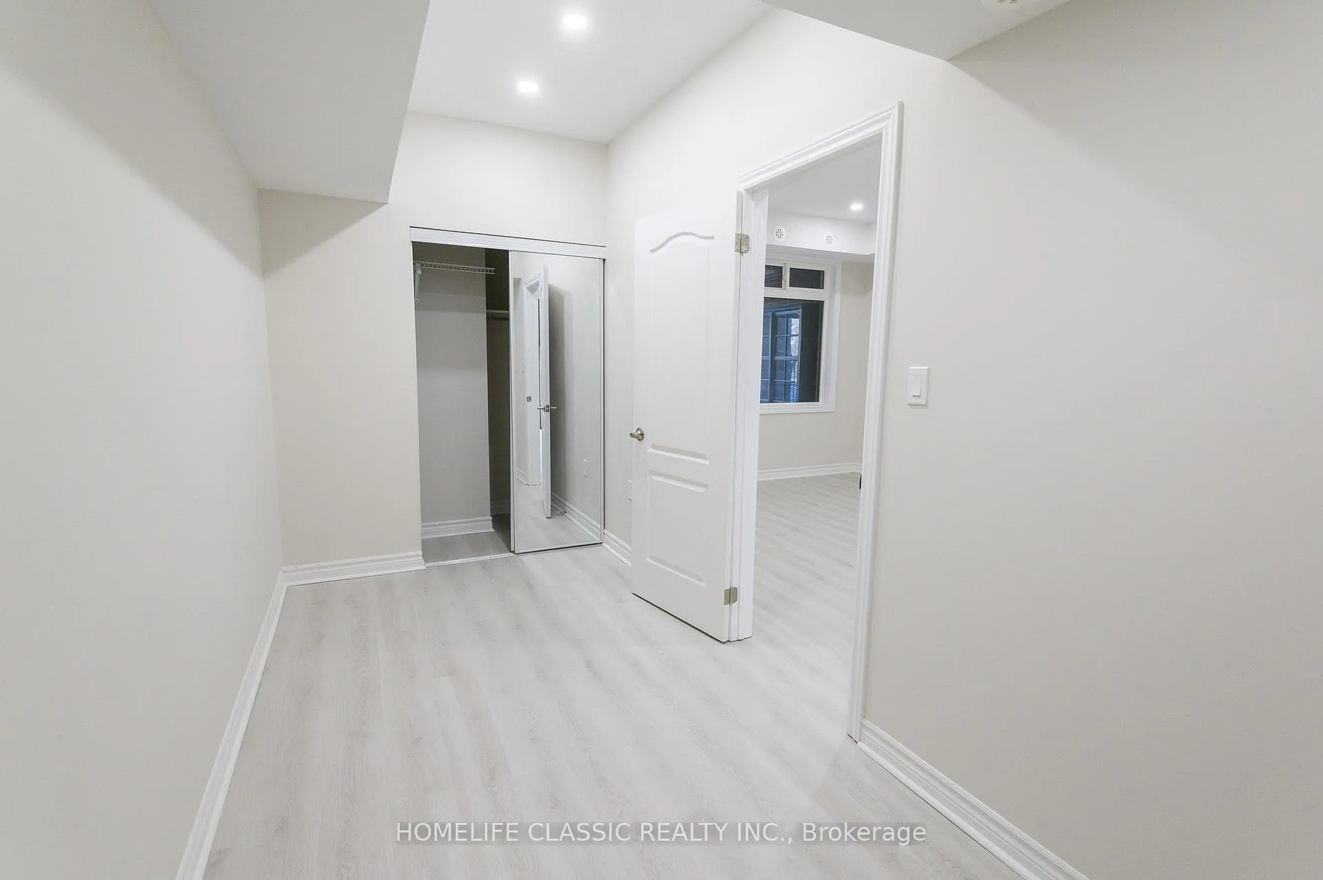 Photo 7 of Unit First Floor #2, 2915 Bur Oak Avenue, Markham, Cornell — HOMEH