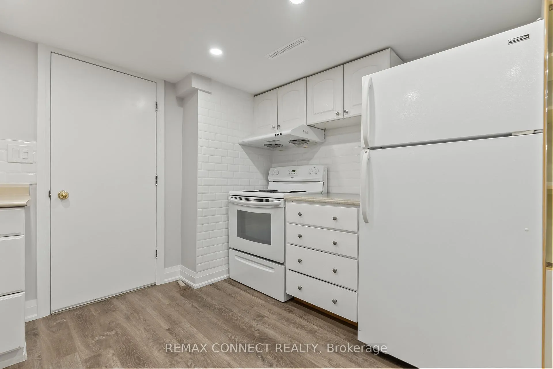 Photo 5 of 124 Burcher Road, Ajax, South East — HOMEH