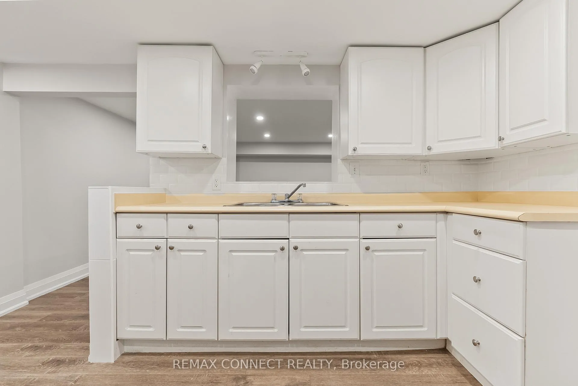 Photo 7 of 124 Burcher Road, Ajax, South East — HOMEH