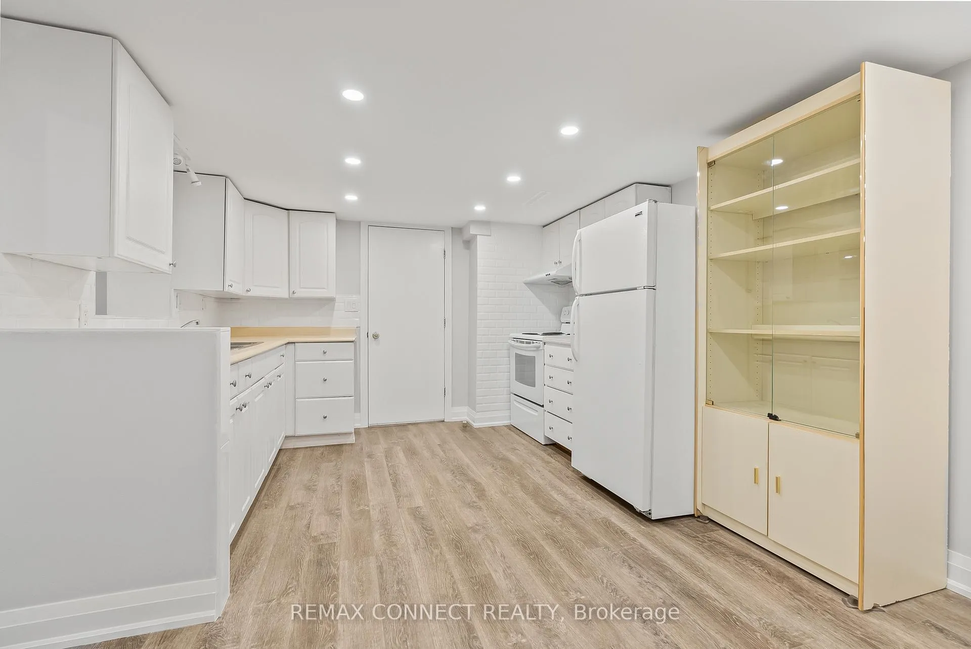 Photo 8 of 124 Burcher Road, Ajax, South East — HOMEH