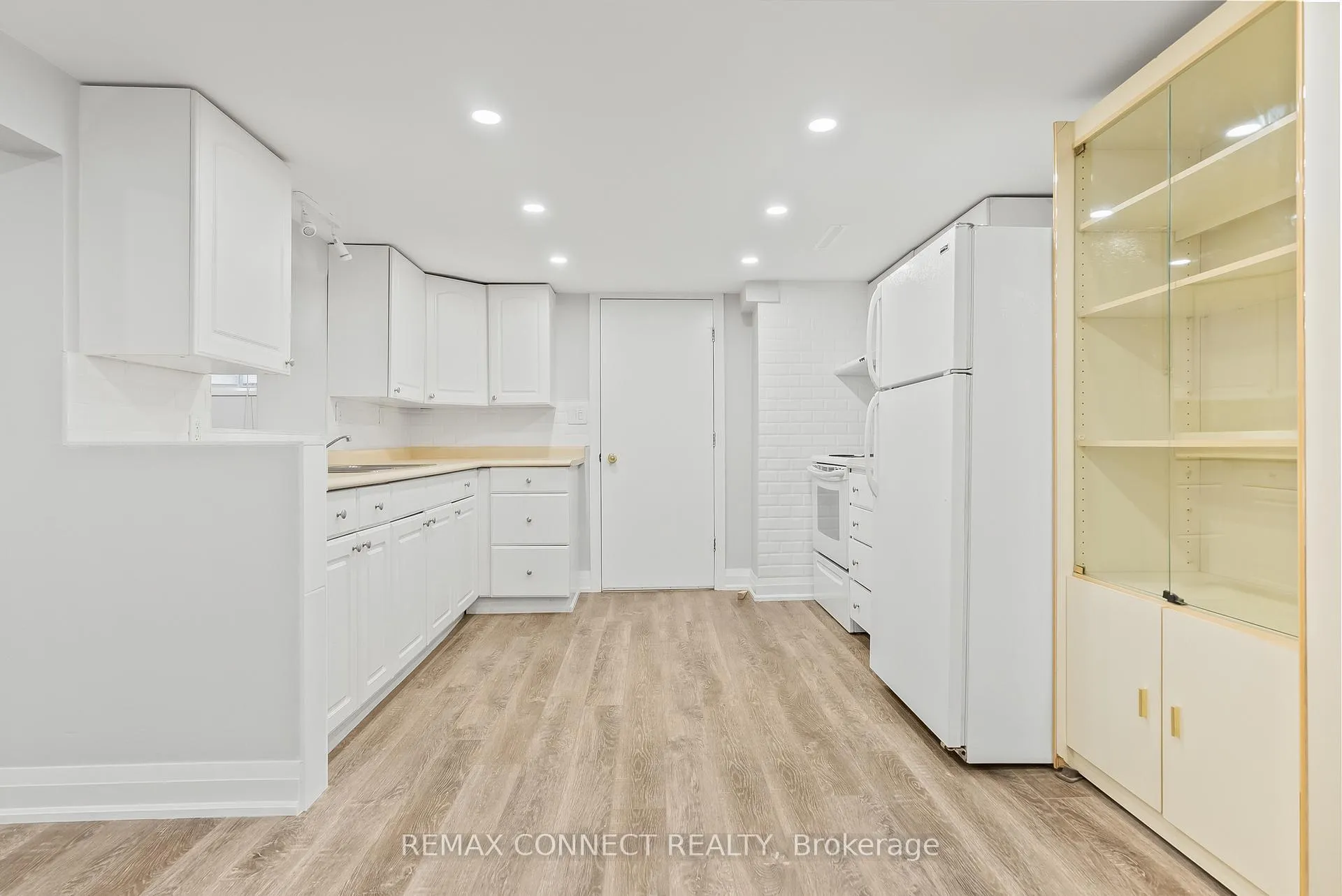 Photo 9 of 124 Burcher Road, Ajax, South East — HOMEH