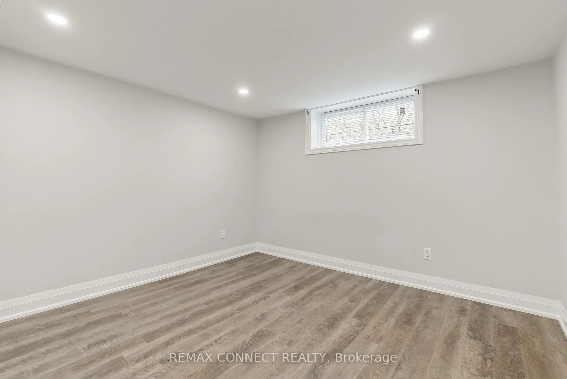 Photo 11 of 124 Burcher Road, Ajax, South East — HOMEH