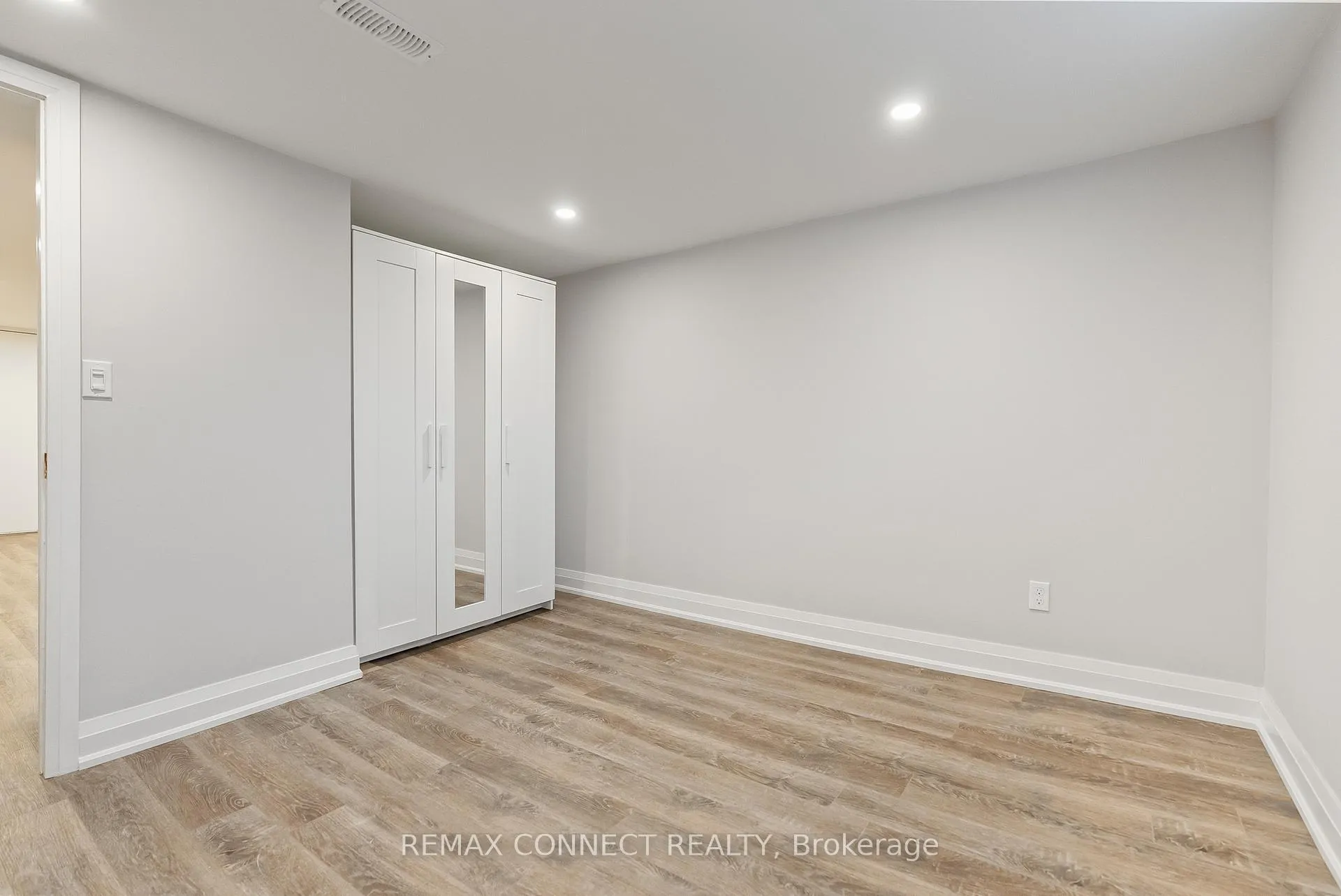 Photo 12 of 124 Burcher Road, Ajax, South East — HOMEH