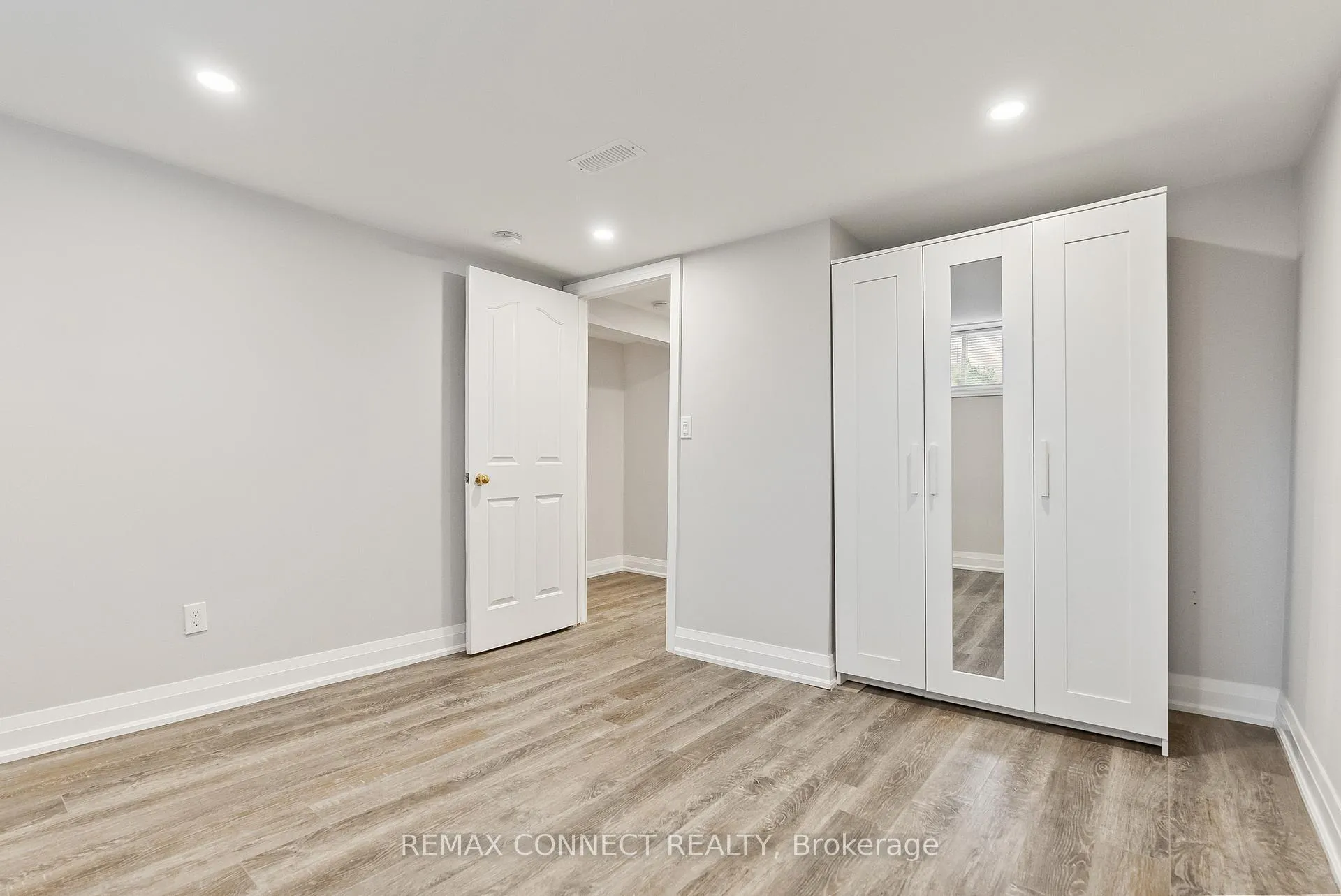 Photo 13 of 124 Burcher Road, Ajax, South East — HOMEH