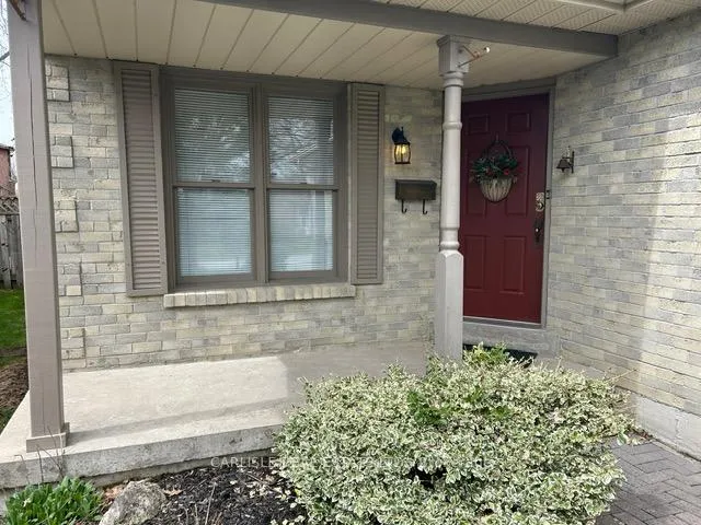 Photo 2 of 29 Morning Glory Crescent, Whitby, Rolling Acres — HOMEH