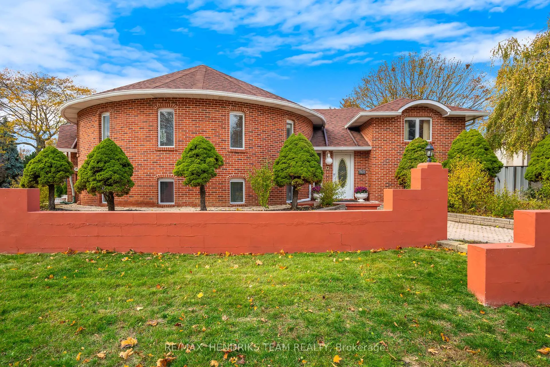 Photo 2 of 85 Westgate Park Drive, St. Catharines, Lakeshore — HOMEH