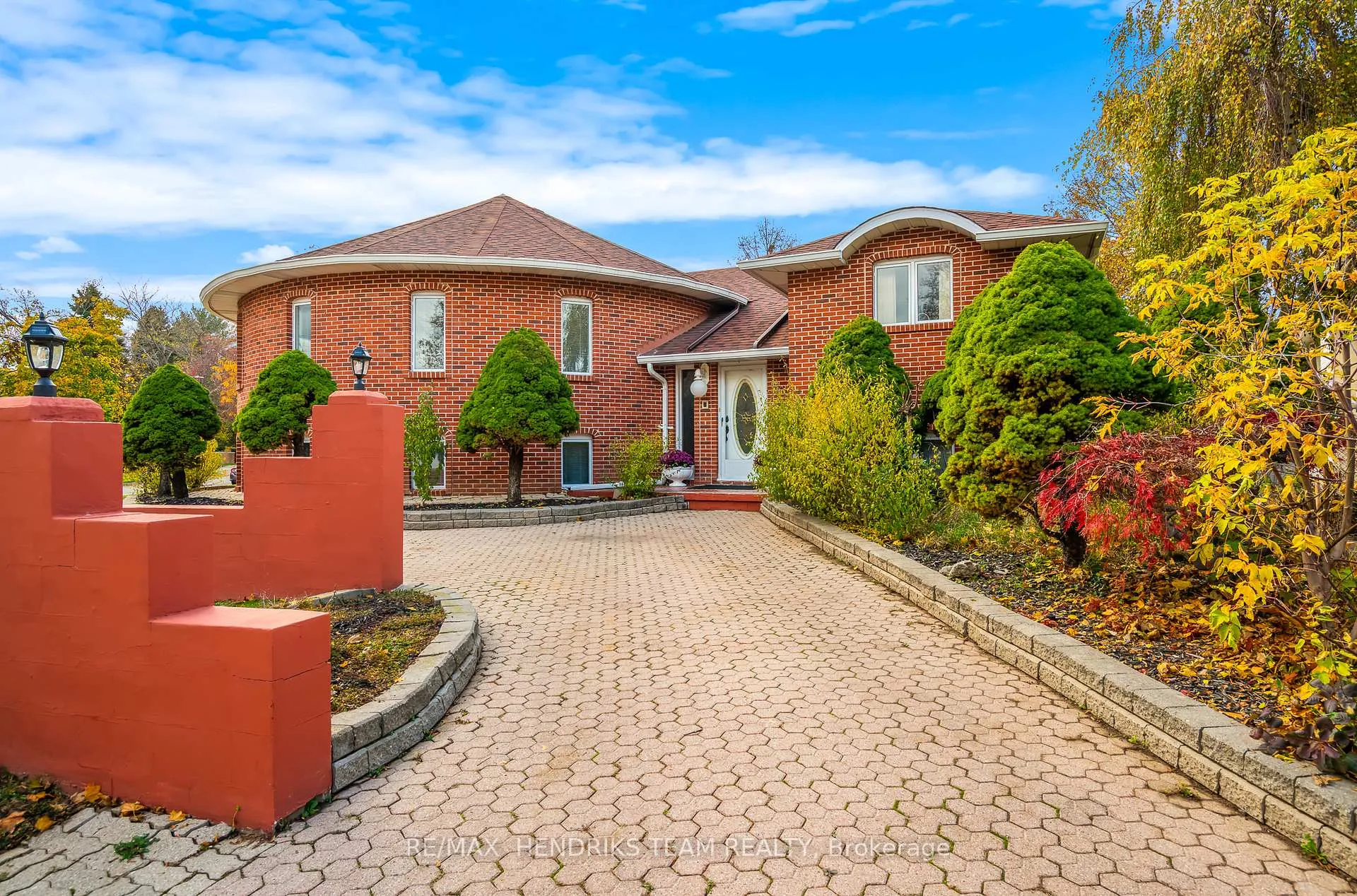 Photo 3 of 85 Westgate Park Drive, St. Catharines, Lakeshore — HOMEH