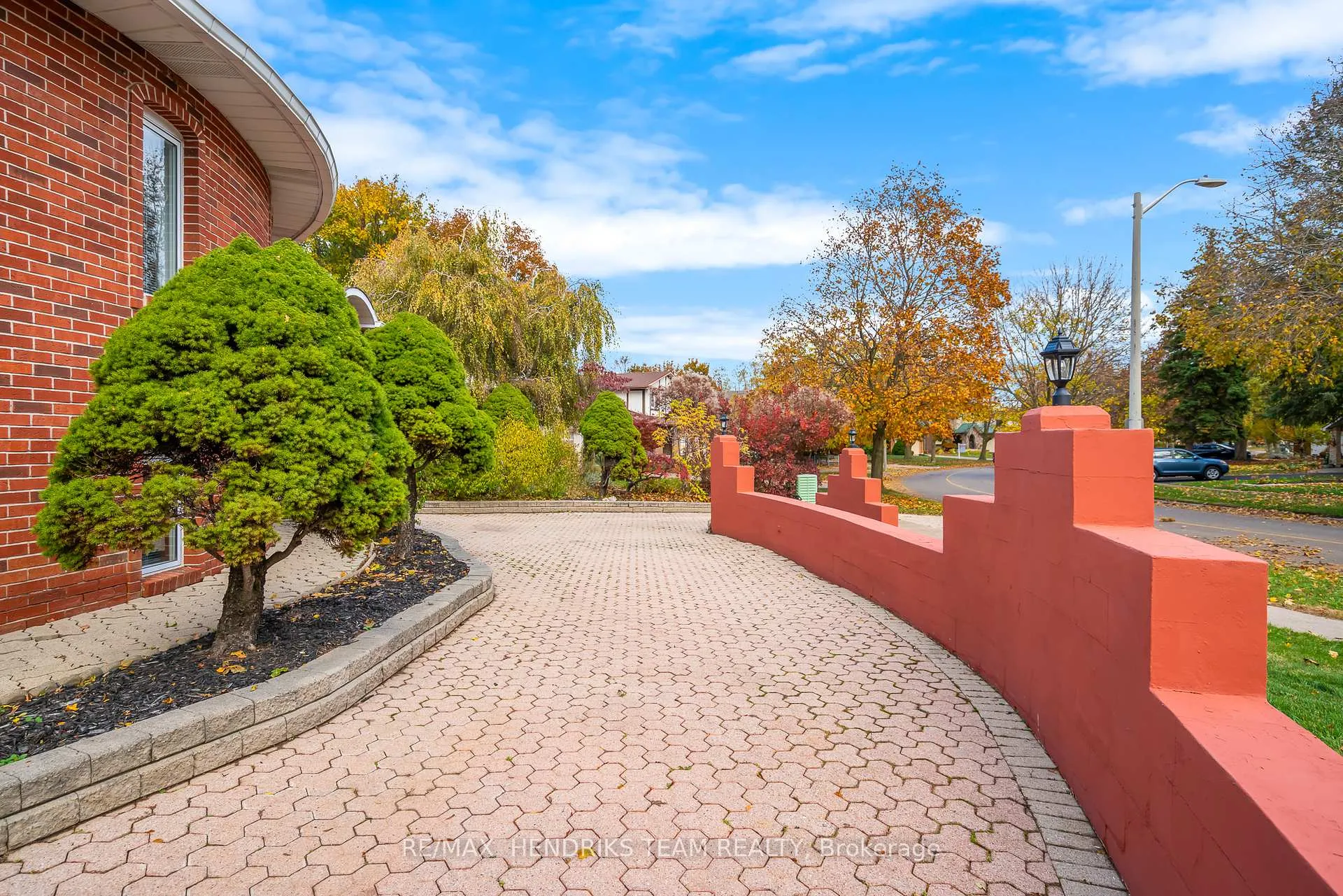 Photo 4 of 85 Westgate Park Drive, St. Catharines, Lakeshore — HOMEH