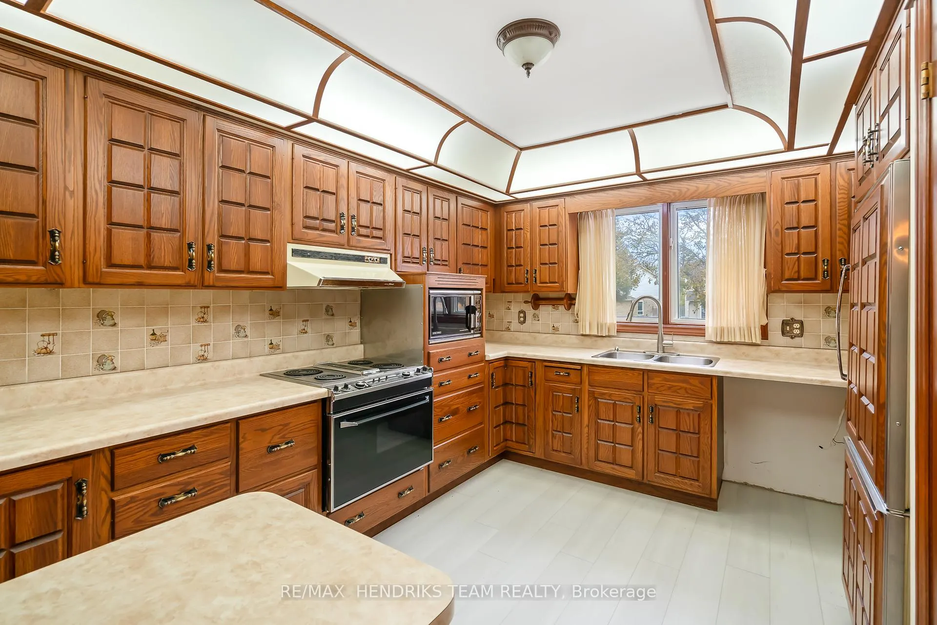 Photo 8 of 85 Westgate Park Drive, St. Catharines, Lakeshore — HOMEH