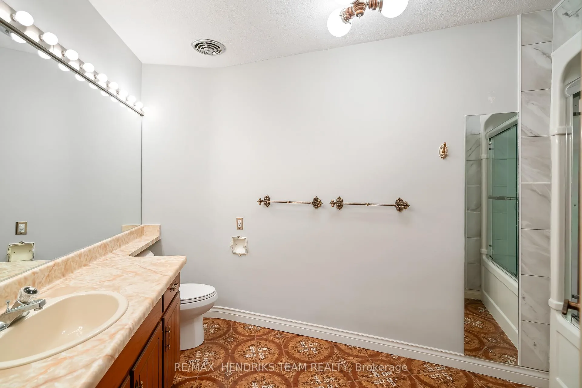 Photo 21 of 85 Westgate Park Drive, St. Catharines, Lakeshore — HOMEH