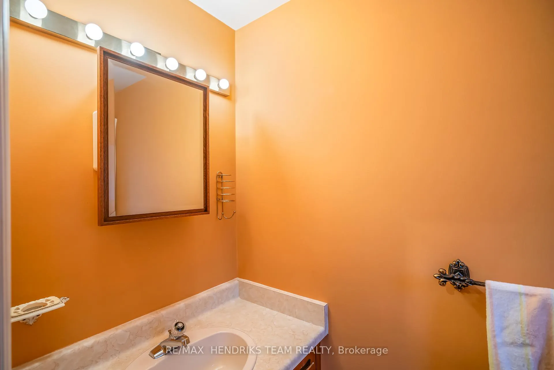 Photo 24 of 85 Westgate Park Drive, St. Catharines, Lakeshore — HOMEH