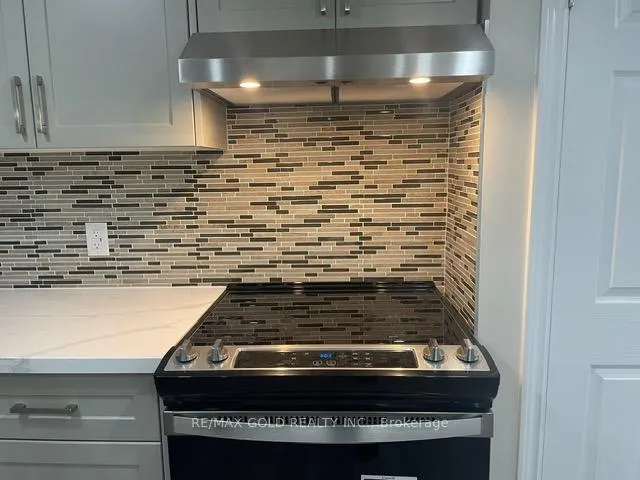 Photo 3 of Unit Main Floor Plus Basement, 48 Andress Way, Markham, Cedarwood — HOMEH