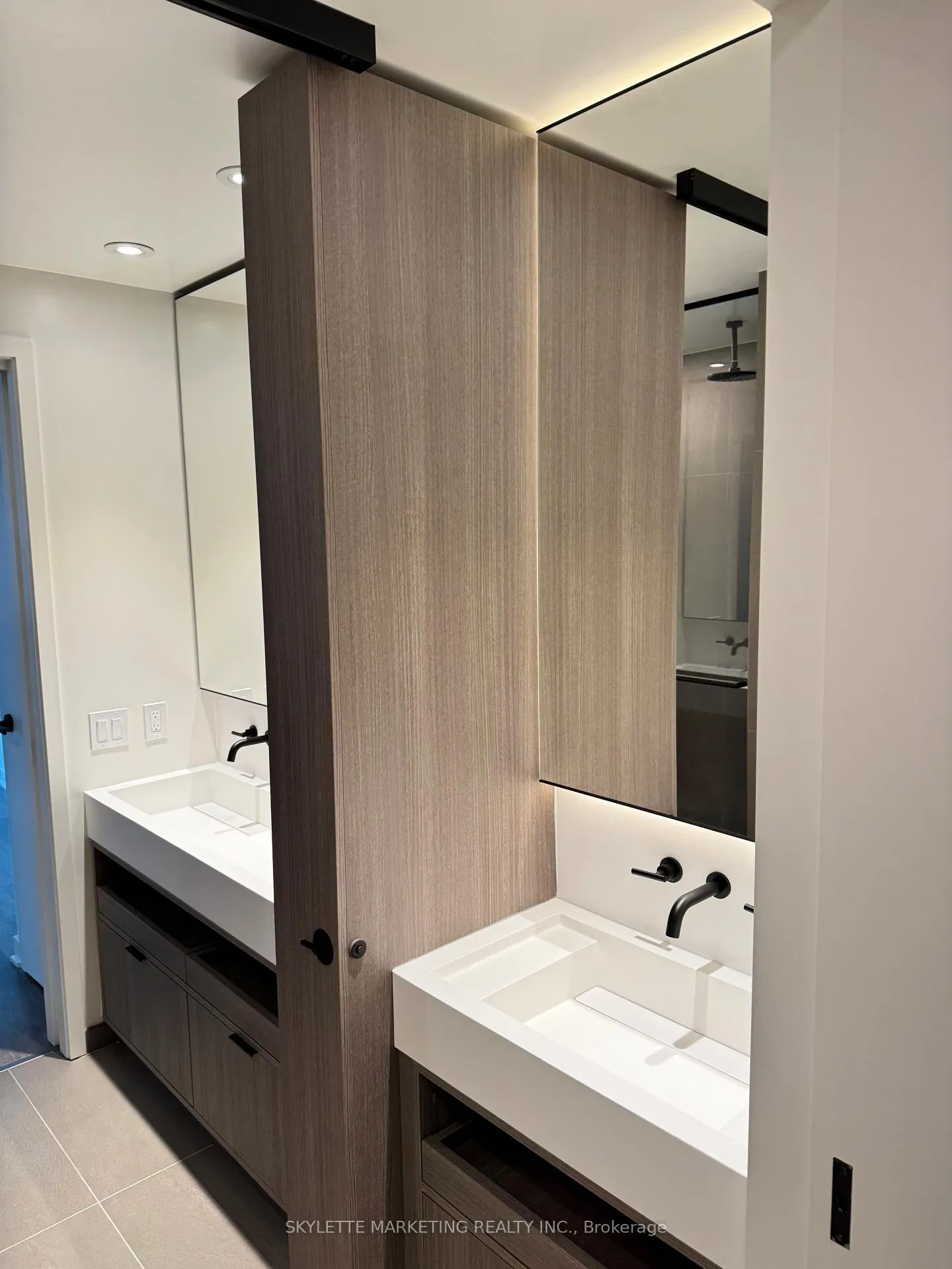 Photo 4 of Unit 3308, 55 Charles Street, Toronto, Church-Yonge Corridor — HOMEH