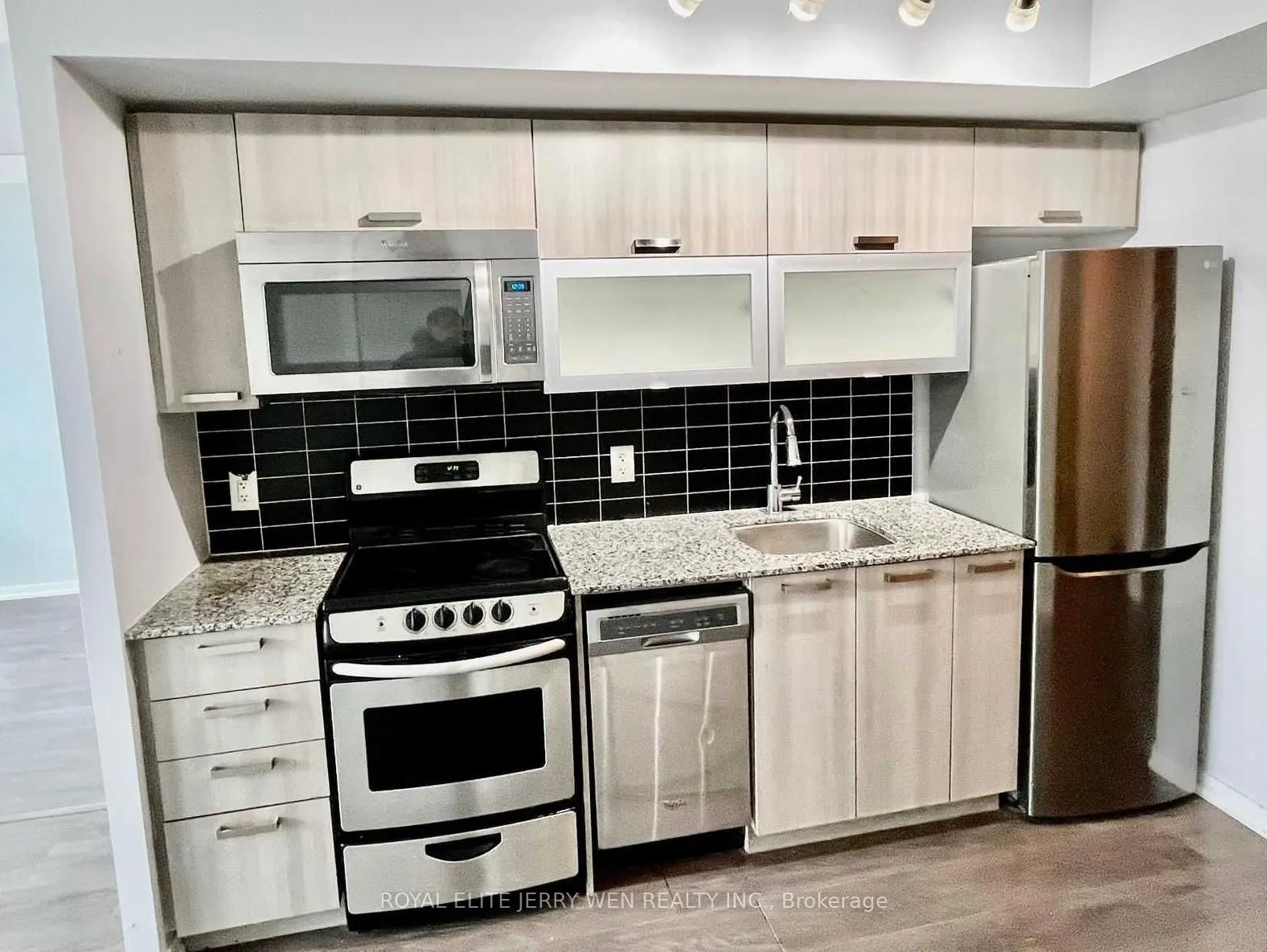 Photo 3 of Unit 918, 68 Abell Street, Toronto, Little Portugal — HOMEH
