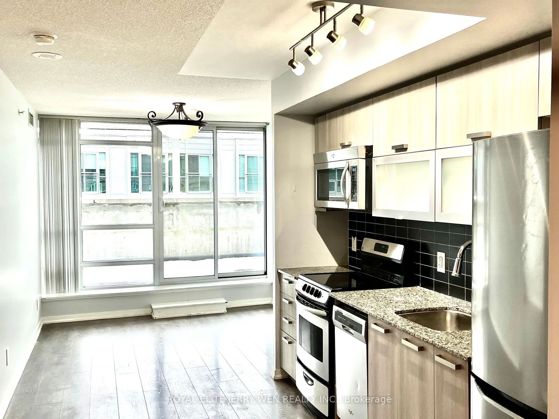 Photo 4 of Unit 918, 68 Abell Street, Toronto, Little Portugal — HOMEH