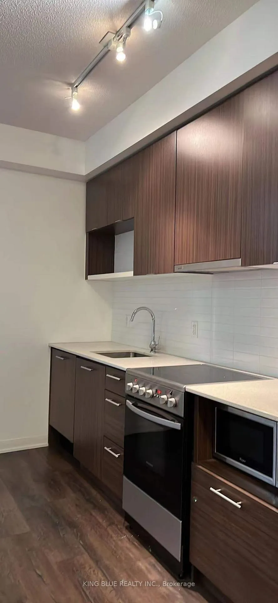 Front of Unit 402, 435 Richmond Street W