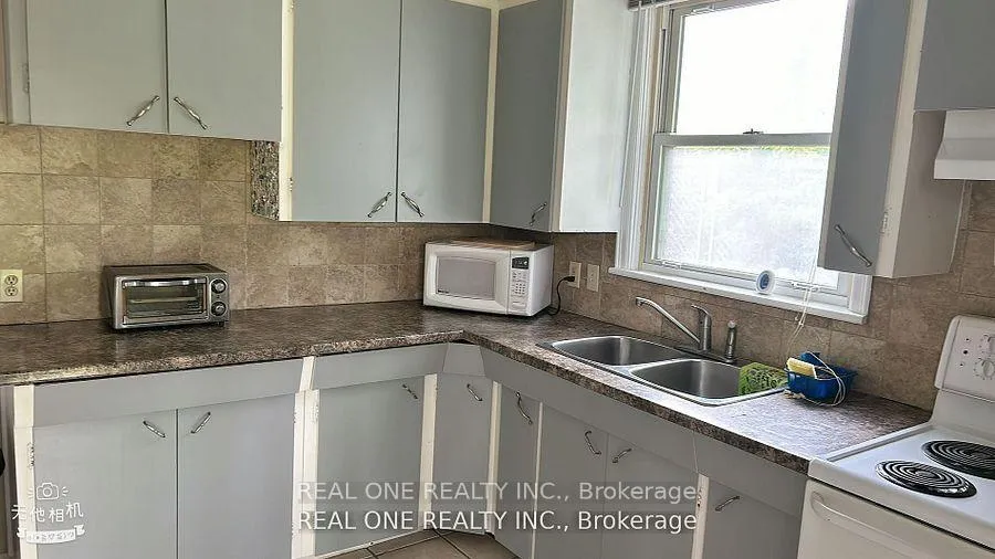 Photo 2 of Unit First floor, 92 Binkley Crescent, Hamilton, Ainslie Wood — HOMEH
