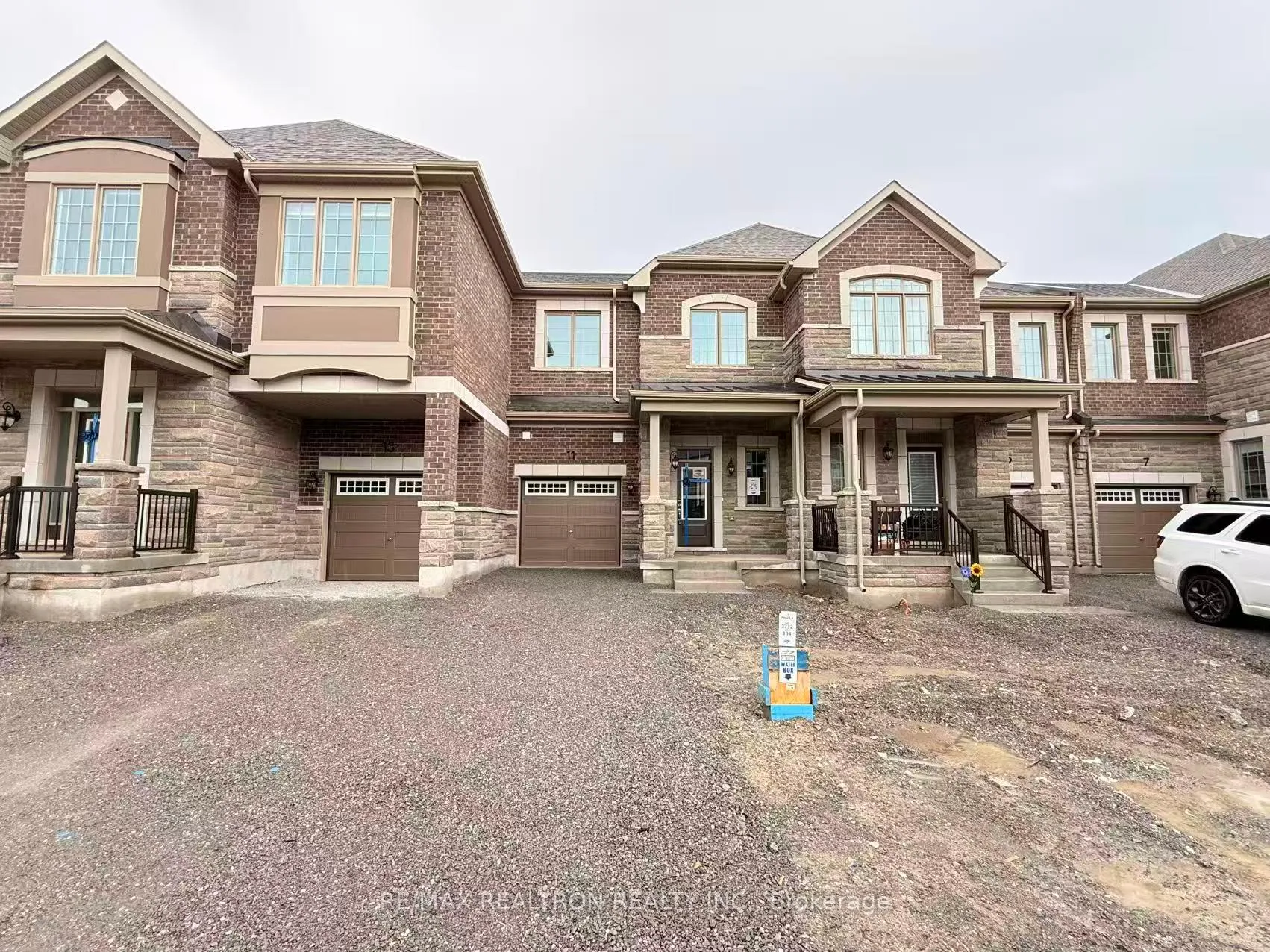 Photo 1 of 11 Moss Drive, Markham, Rural Markham — HOMEH