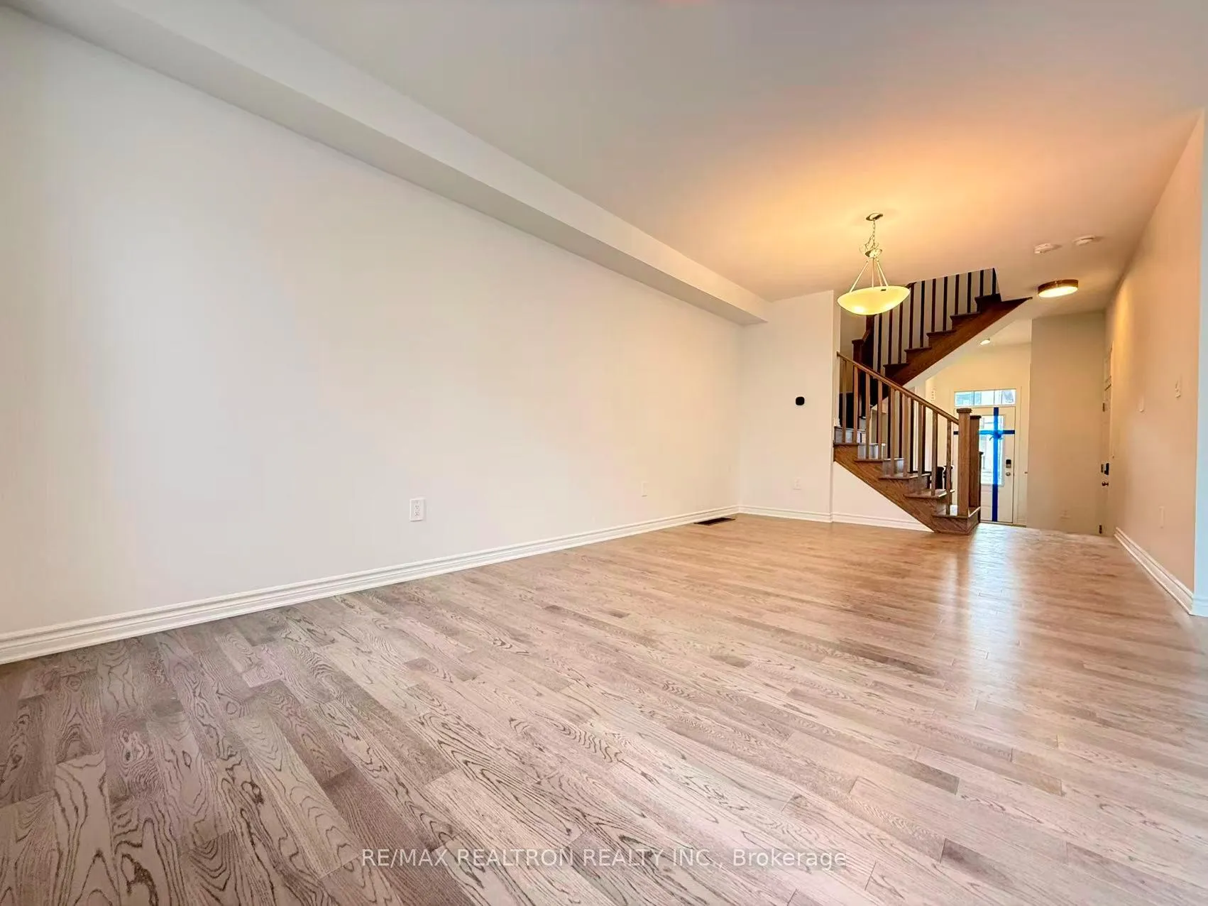 Photo 6 of 11 Moss Drive, Markham, Rural Markham — HOMEH