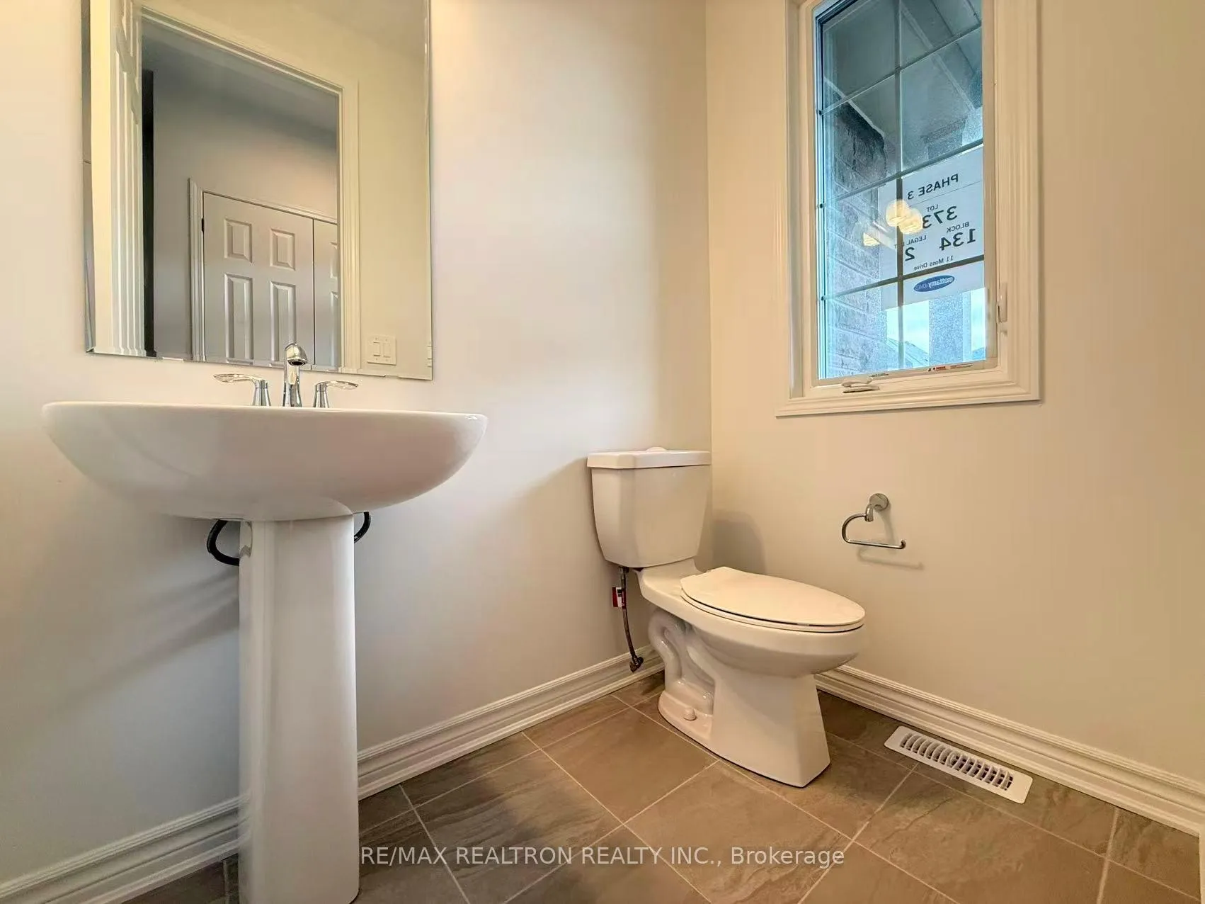 Photo 13 of 11 Moss Drive, Markham, Rural Markham — HOMEH