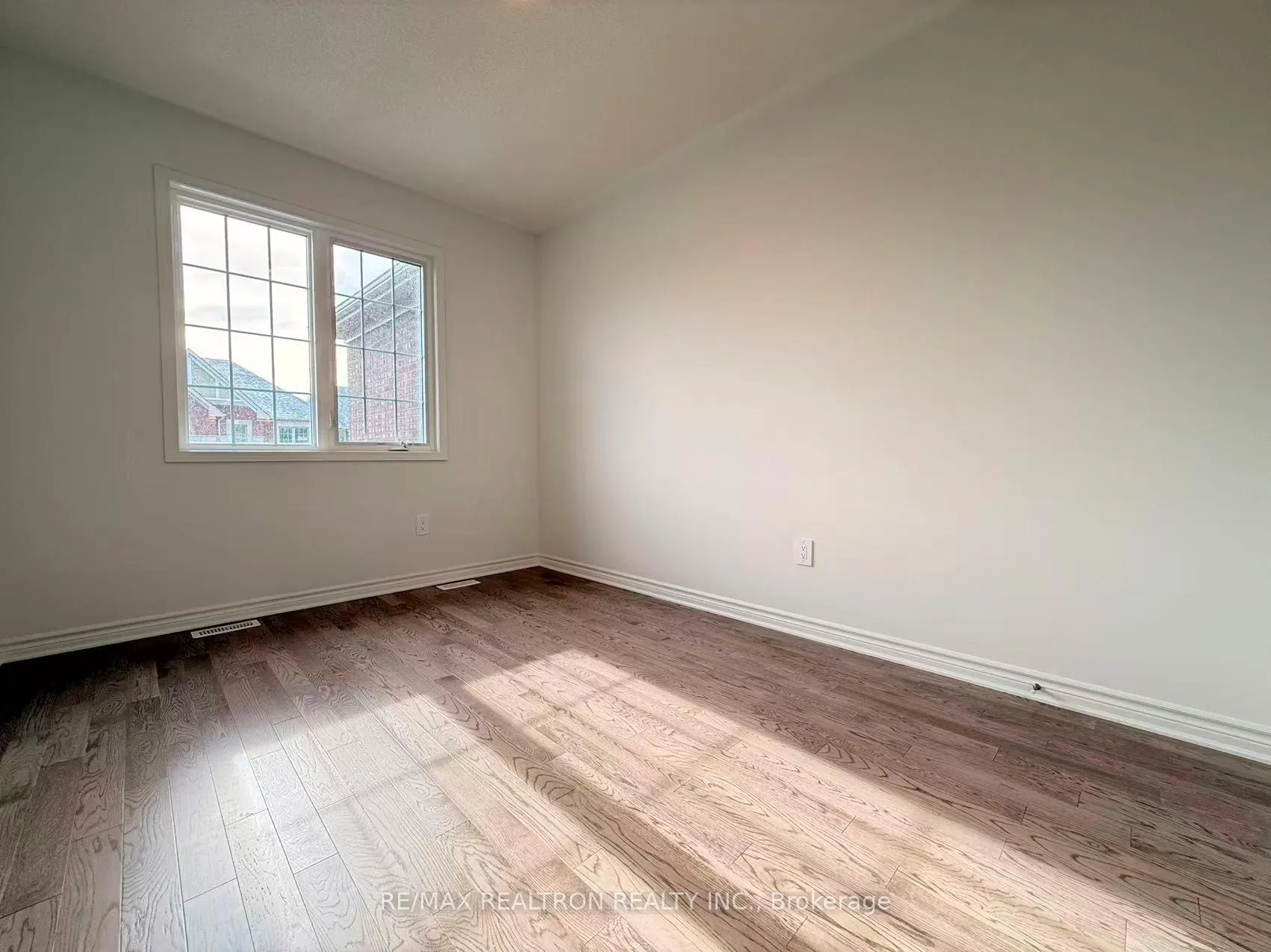 Photo 16 of 11 Moss Drive, Markham, Rural Markham — HOMEH