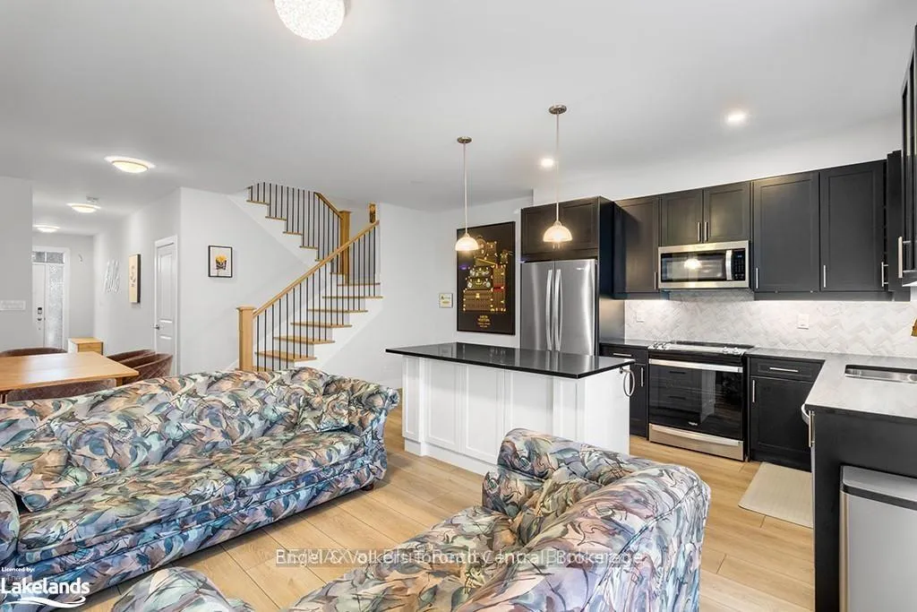 Photo 11 of 123 Black Willow Crescent, Blue Mountains — HOMEH