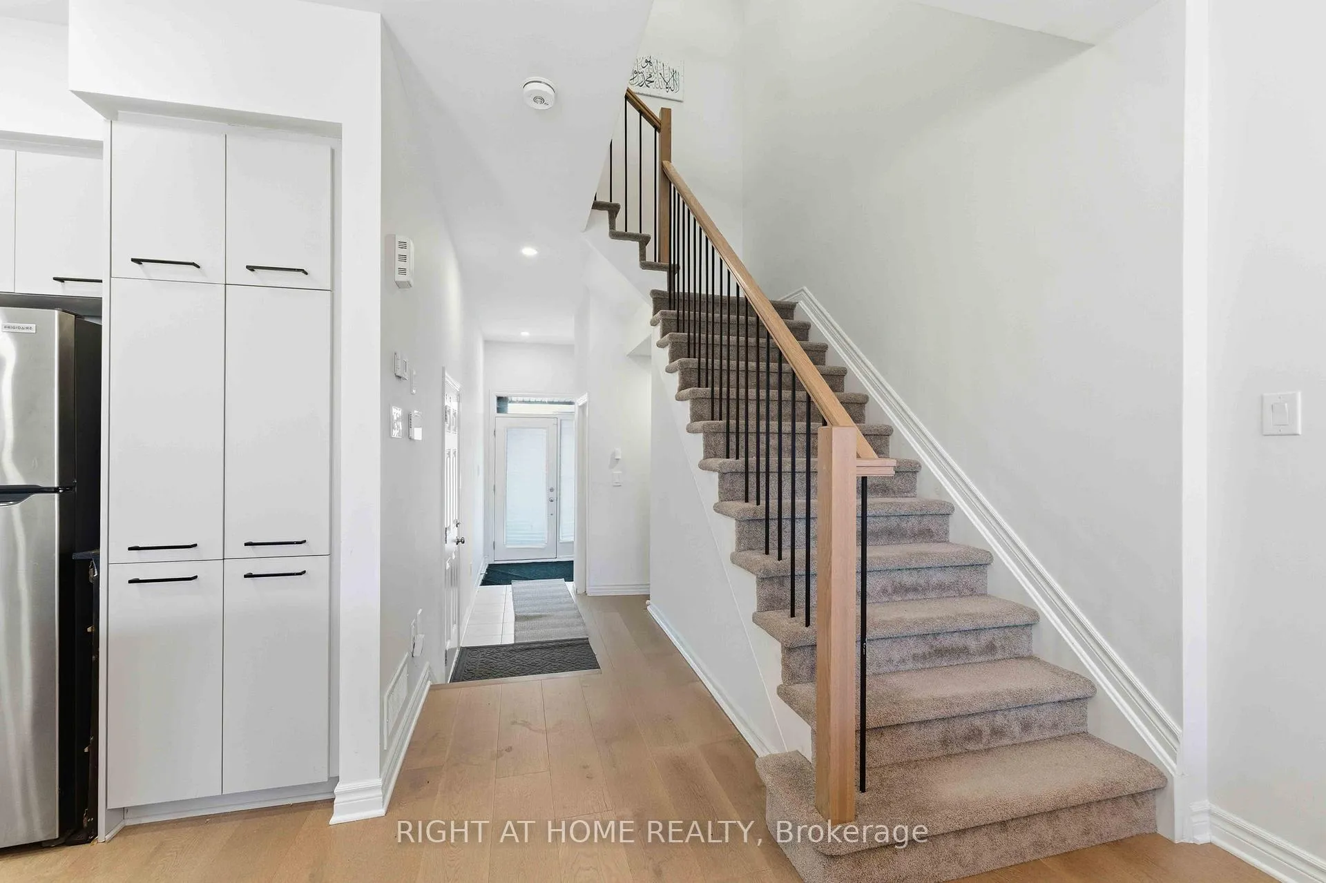 Photo 2 of 695 Capricorn Circle, Ottawa, Riverside South/Gloucester Glen — HOMEH