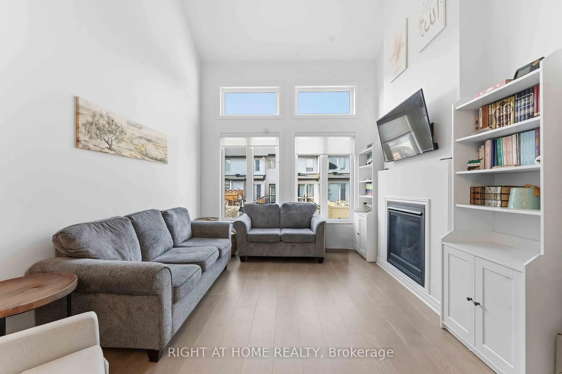 Photo 3 of 695 Capricorn Circle, Ottawa, Riverside South/Gloucester Glen — HOMEH