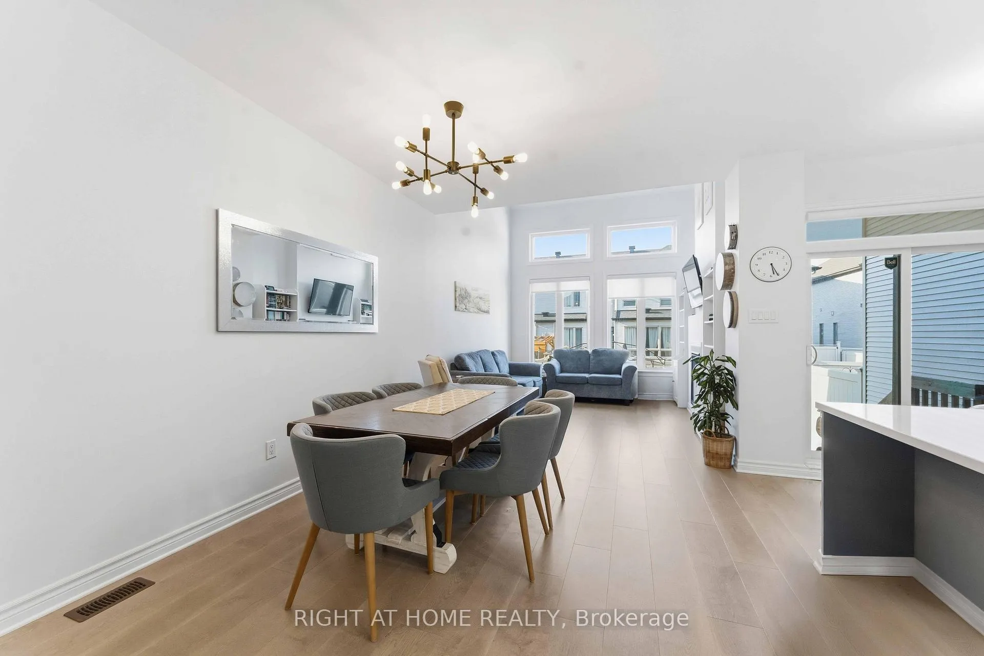 Photo 5 of 695 Capricorn Circle, Ottawa, Riverside South/Gloucester Glen — HOMEH