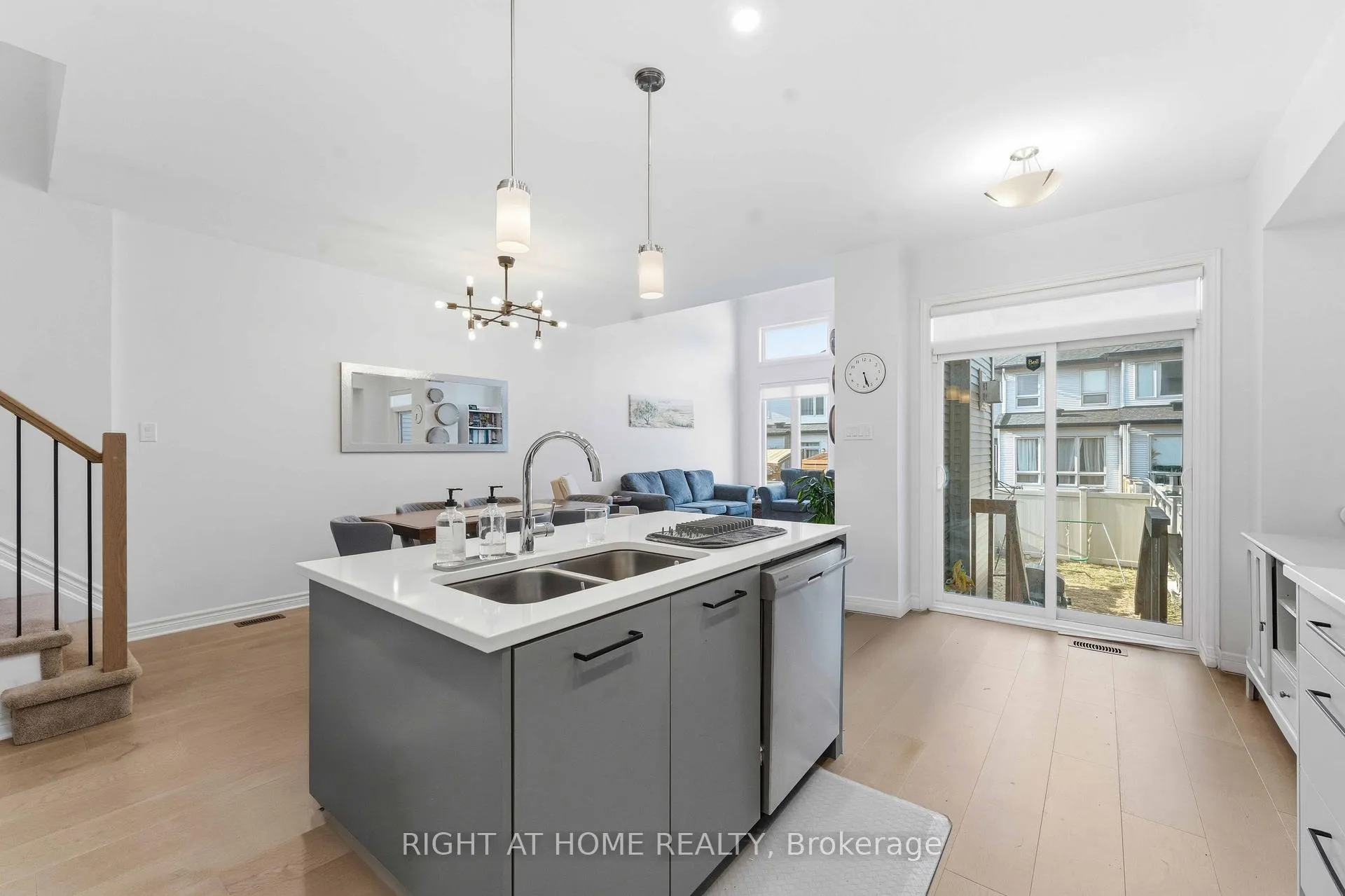 Photo 10 of 695 Capricorn Circle, Ottawa, Riverside South/Gloucester Glen — HOMEH