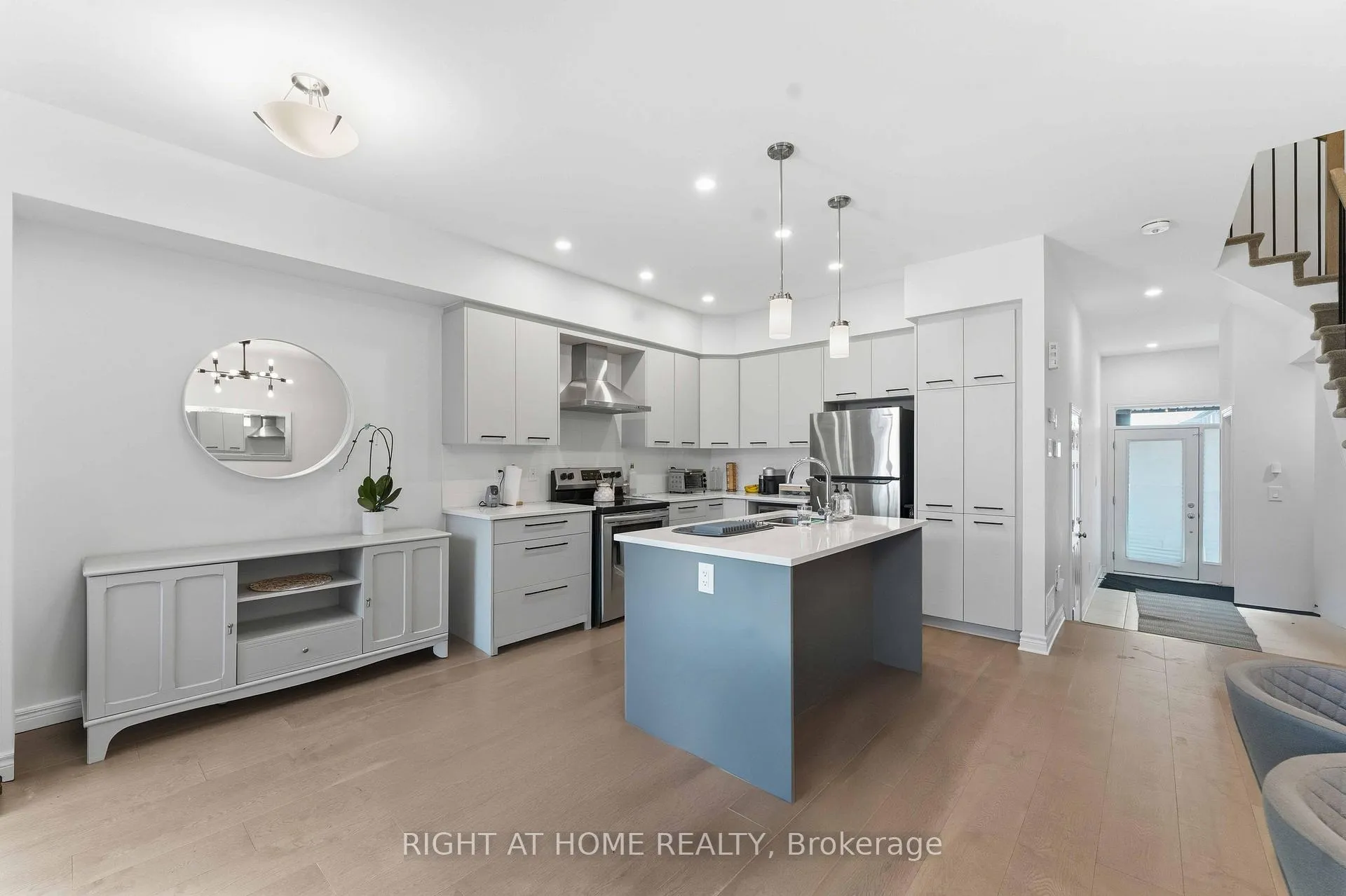 Photo 11 of 695 Capricorn Circle, Ottawa, Riverside South/Gloucester Glen — HOMEH