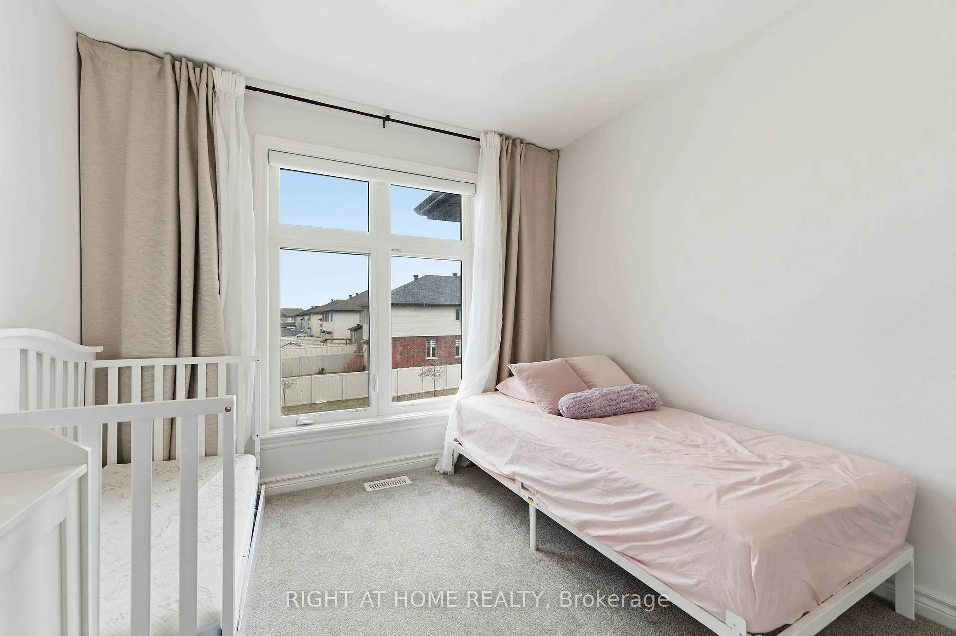 Photo 14 of 695 Capricorn Circle, Ottawa, Riverside South/Gloucester Glen — HOMEH