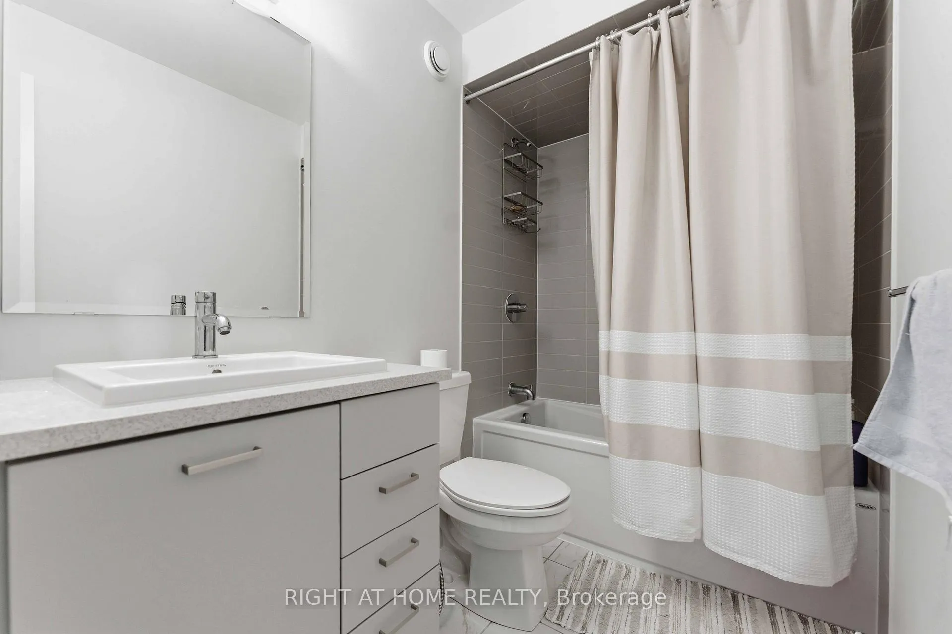 Photo 17 of 695 Capricorn Circle, Ottawa, Riverside South/Gloucester Glen — HOMEH