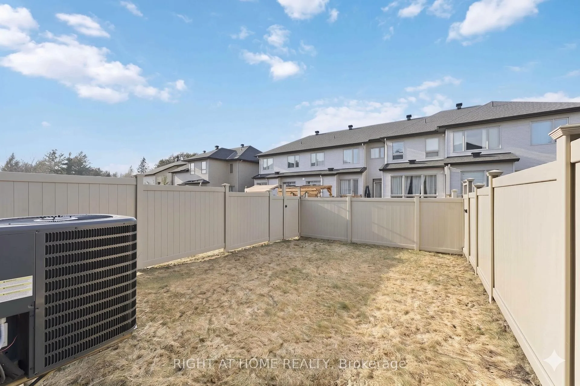 Photo 26 of 695 Capricorn Circle, Ottawa, Riverside South/Gloucester Glen — HOMEH