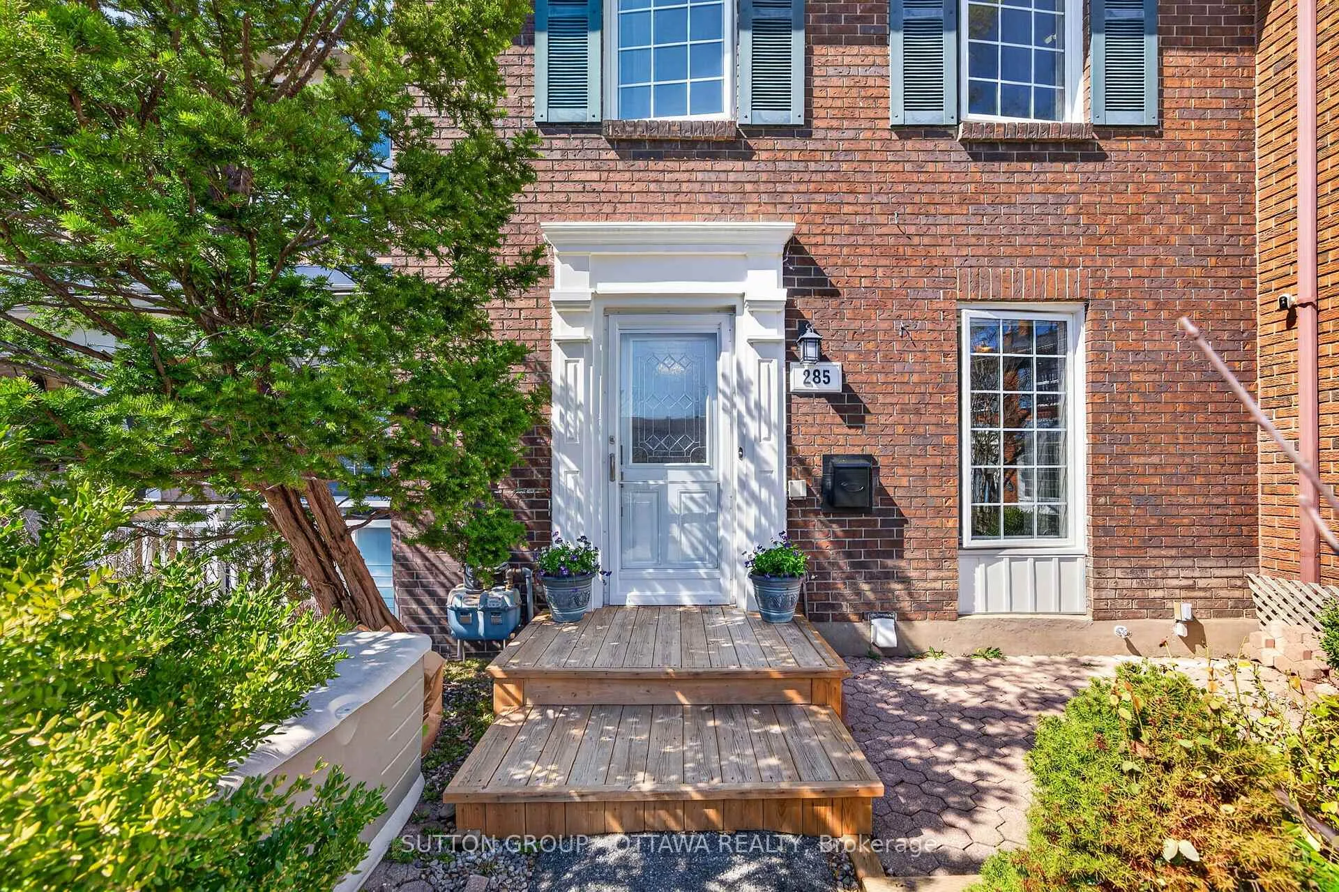 Photo 2 of 285 Monterey Drive, Ottawa, Leslie Park — HOMEH