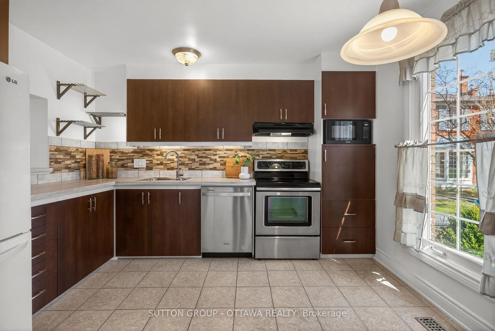 Photo 6 of 285 Monterey Drive, Ottawa, Leslie Park — HOMEH