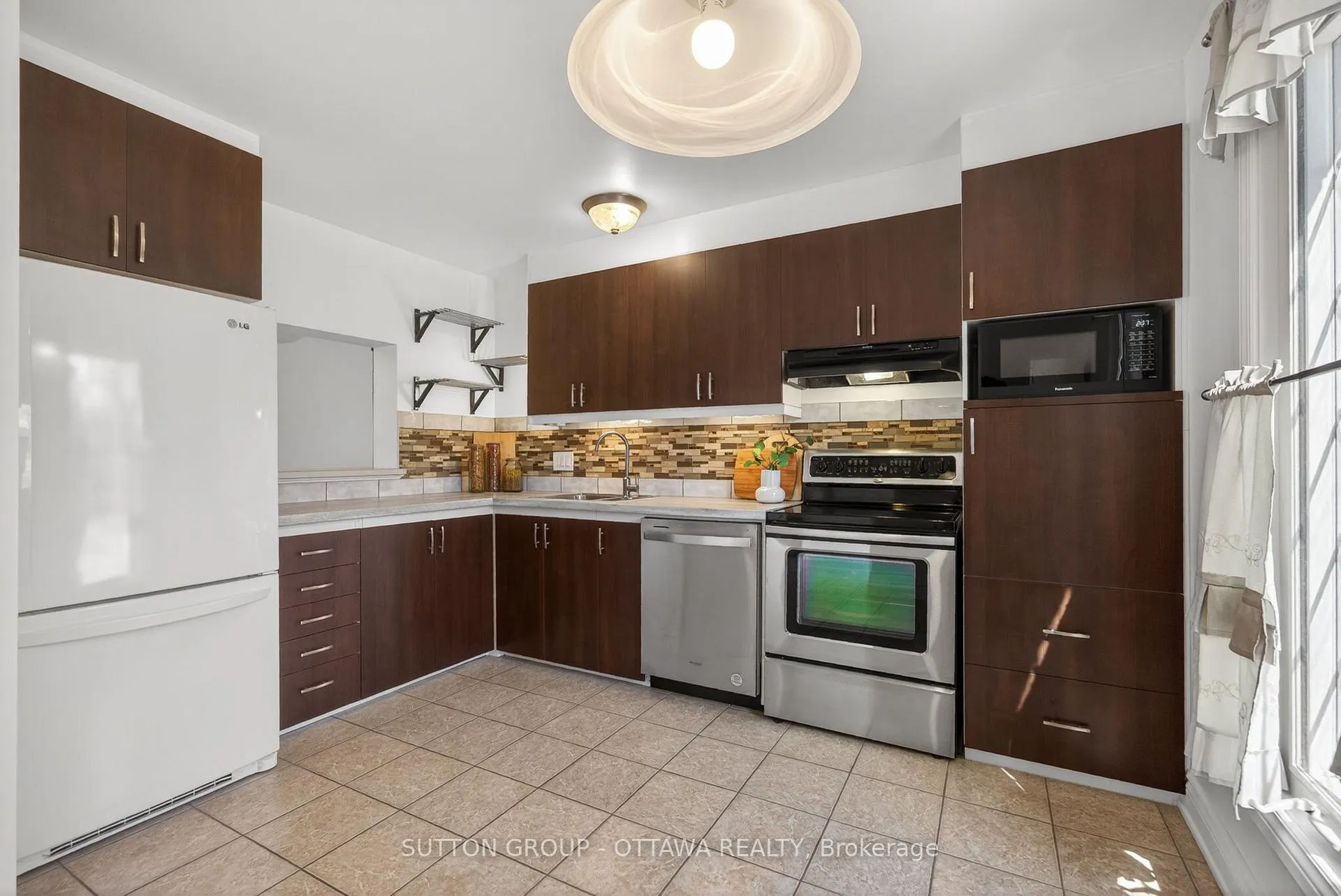 Photo 7 of 285 Monterey Drive, Ottawa, Leslie Park — HOMEH